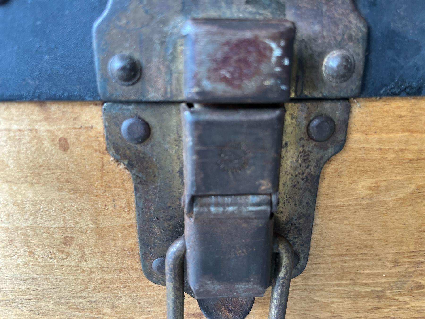 Malle à vapeur du 19e siècle / Malle de table basse Bon état - En vente à Los Angeles, CA