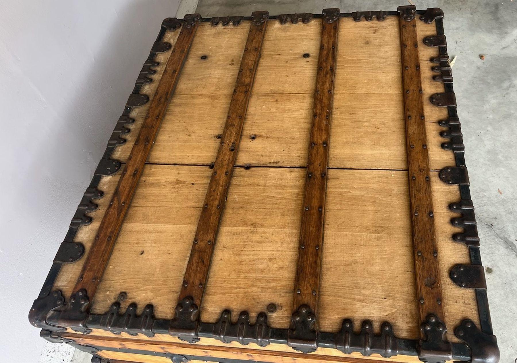 XIXe siècle Malle à vapeur du 19e siècle / Malle de table basse en vente