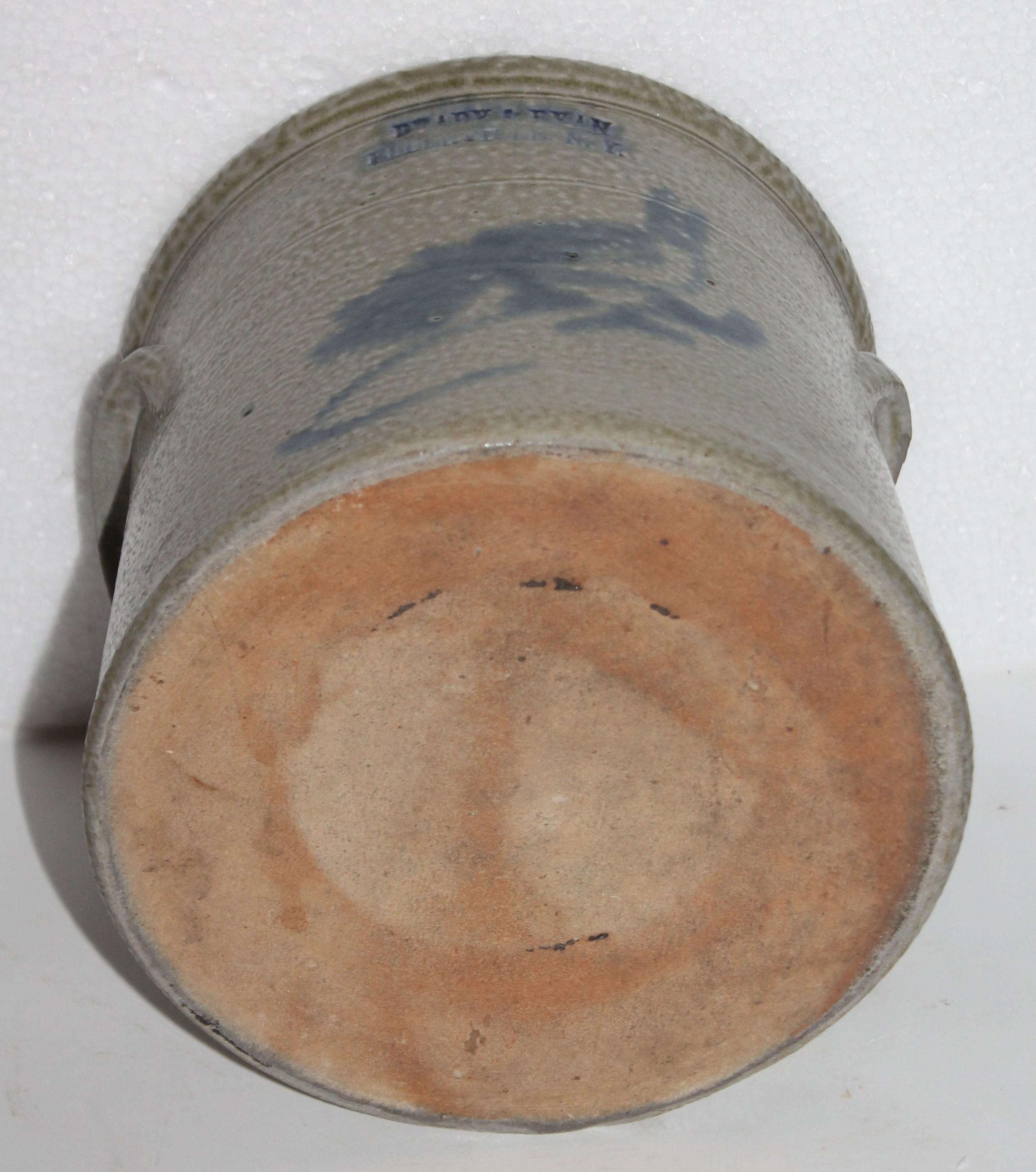 19th Century Stoneware Crock with Bird Decoration In Good Condition In Los Angeles, CA