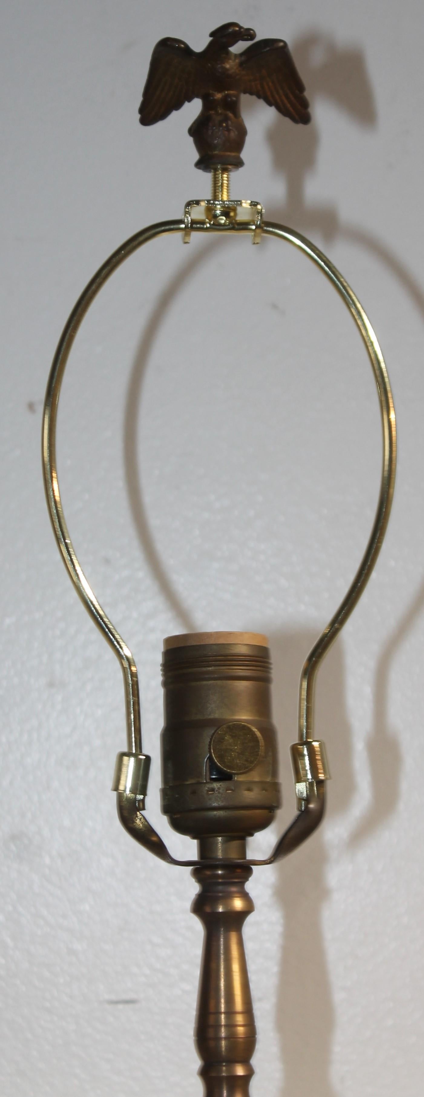 Poteries Vase de lampe de table en grès du 19e siècle en vente