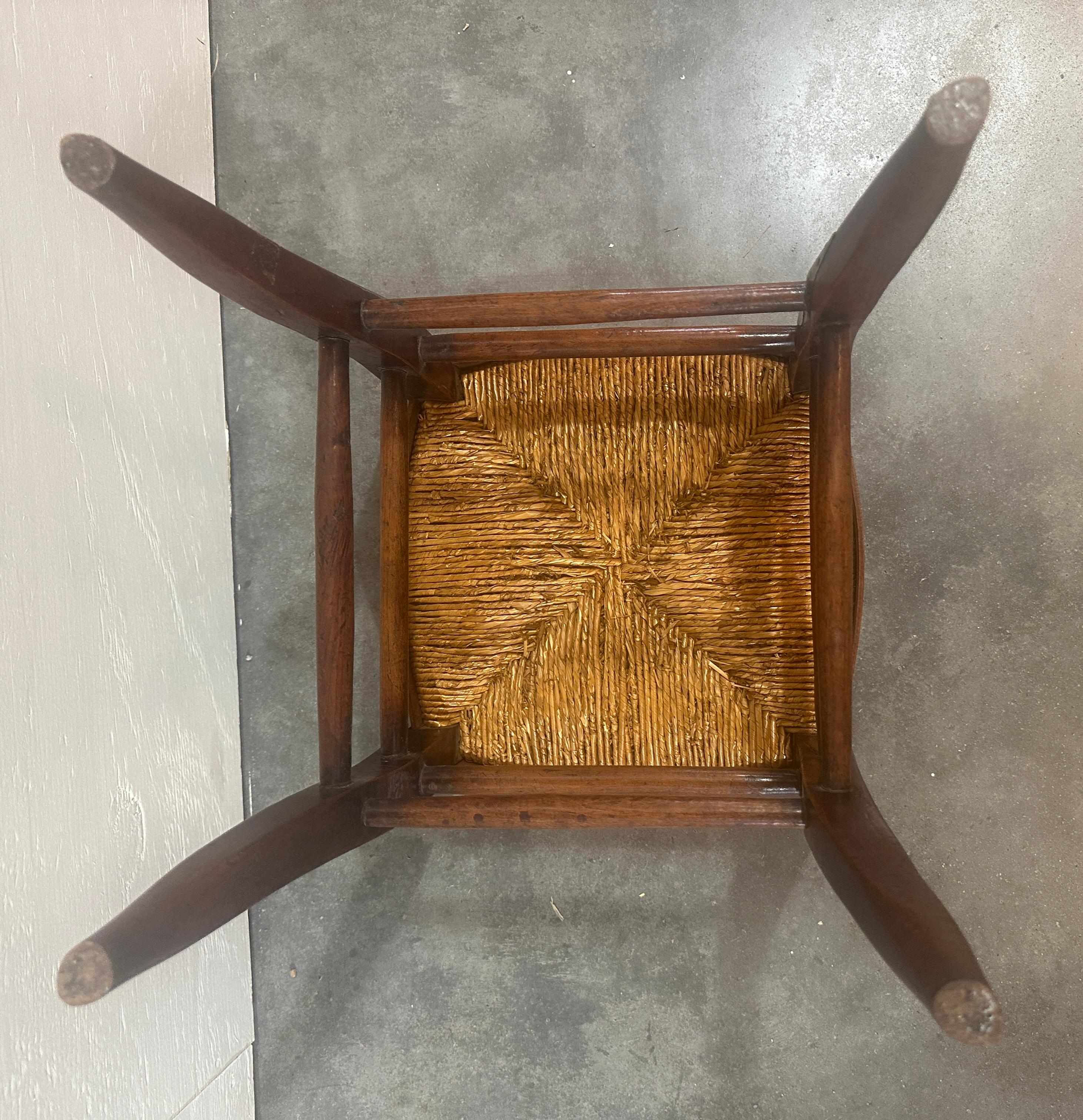 Tabourets 19Thc avec sièges en jonc - Paire Bon état - En vente à Los Angeles, CA