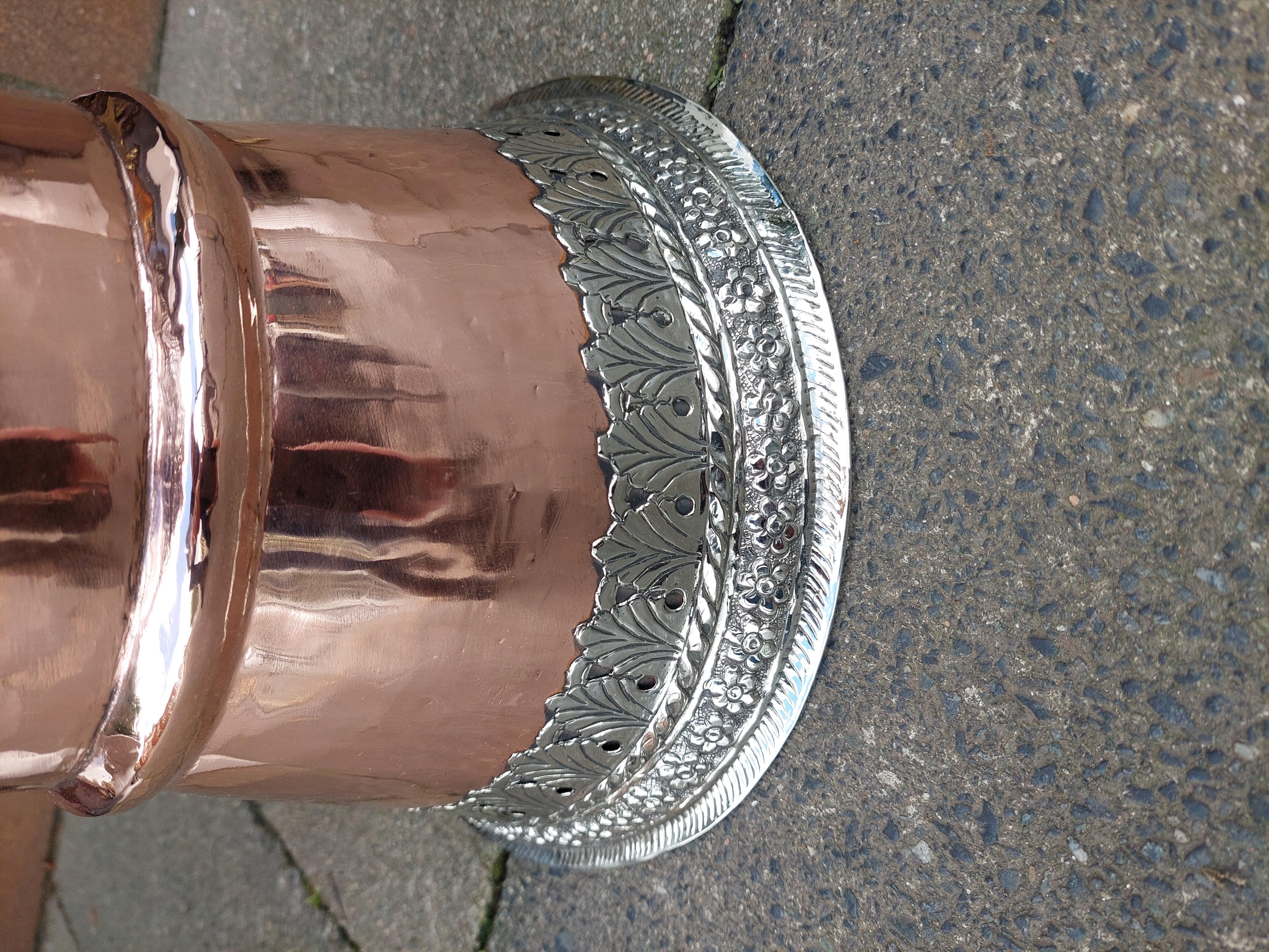 Lampada standard cerimoniale tibetana in rame Horn del 19° secolo In condizioni buone in vendita a Altrincham, GB
