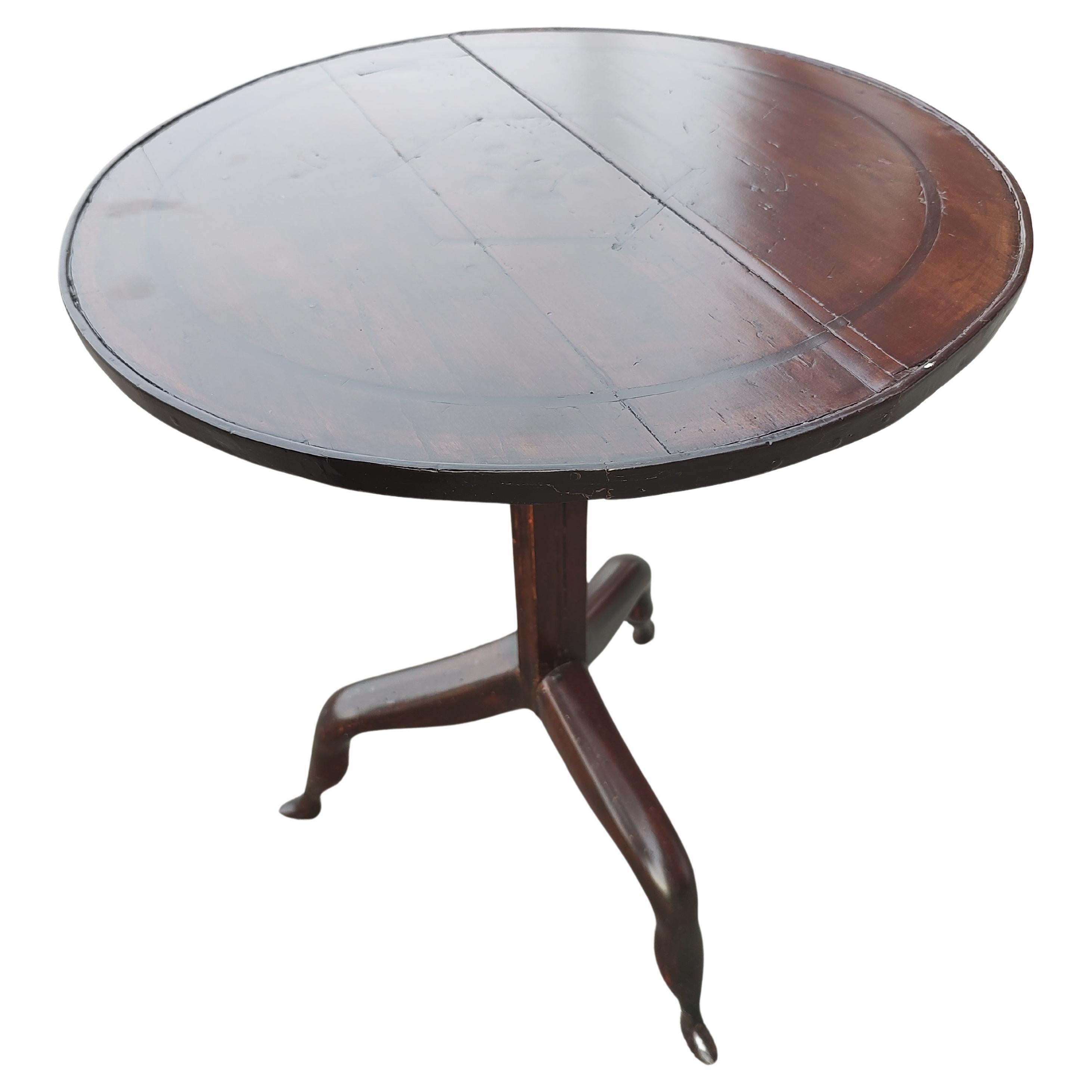 Italian 19thC Tilt Top Table with Birdcage & Shoe Feet and a Discreet Inlay Board Top For Sale