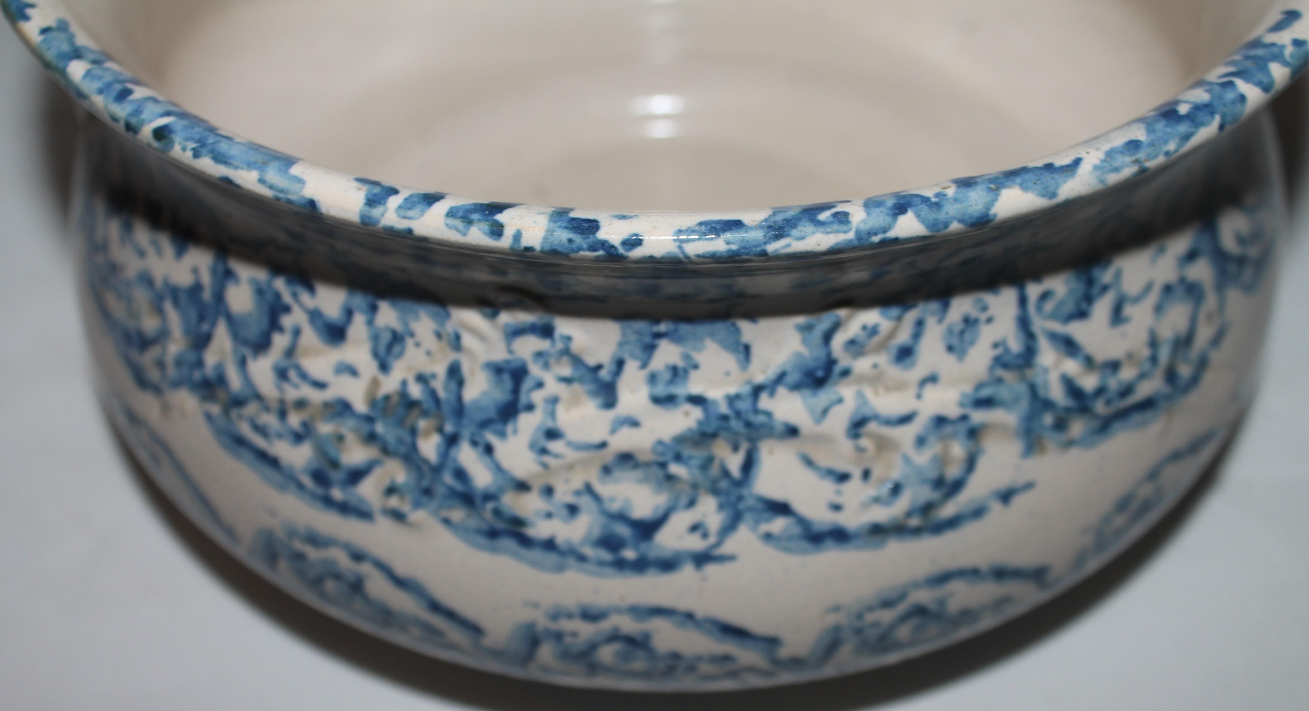 Fait main Seau en poterie à éponge inhabituel du 19ème siècle en vente