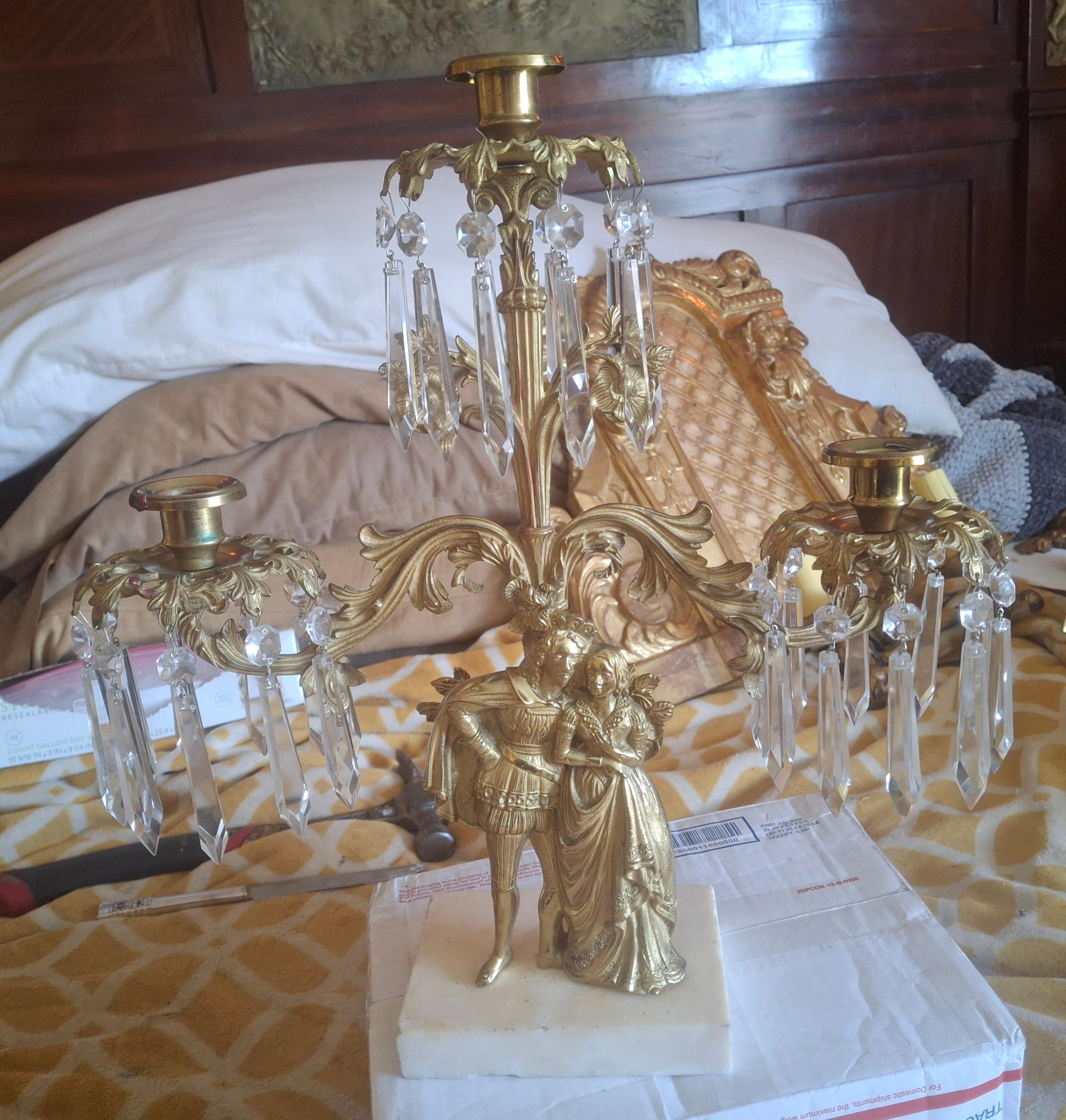 19. Jahrhundert Viktorianische vergoldete Bronze / Kristall Figural Kandelaber / Girandole im Angebot 9