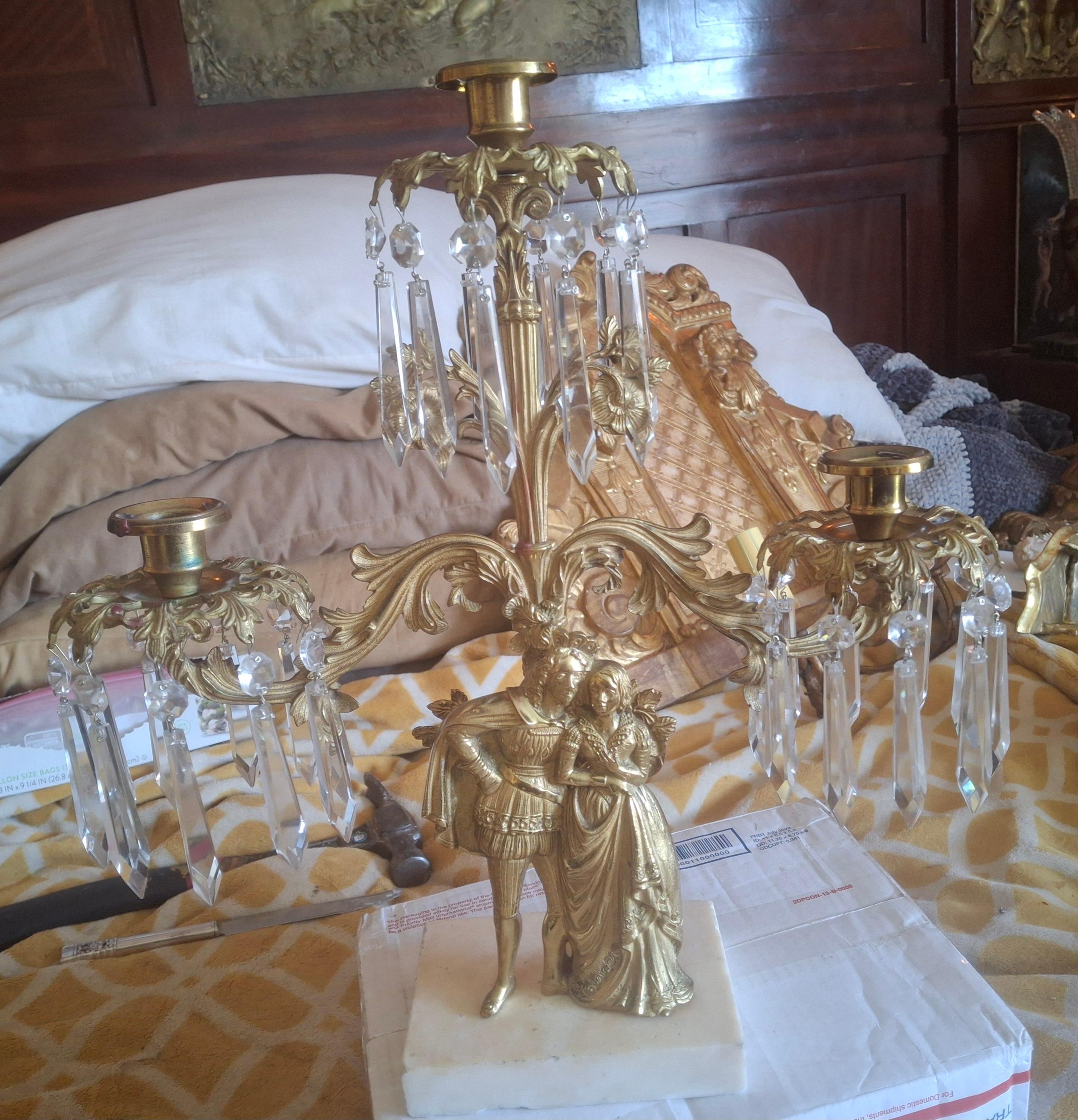 19. Jahrhundert Viktorianische vergoldete Bronze / Kristall Figural Kandelaber / Girandole im Angebot 12