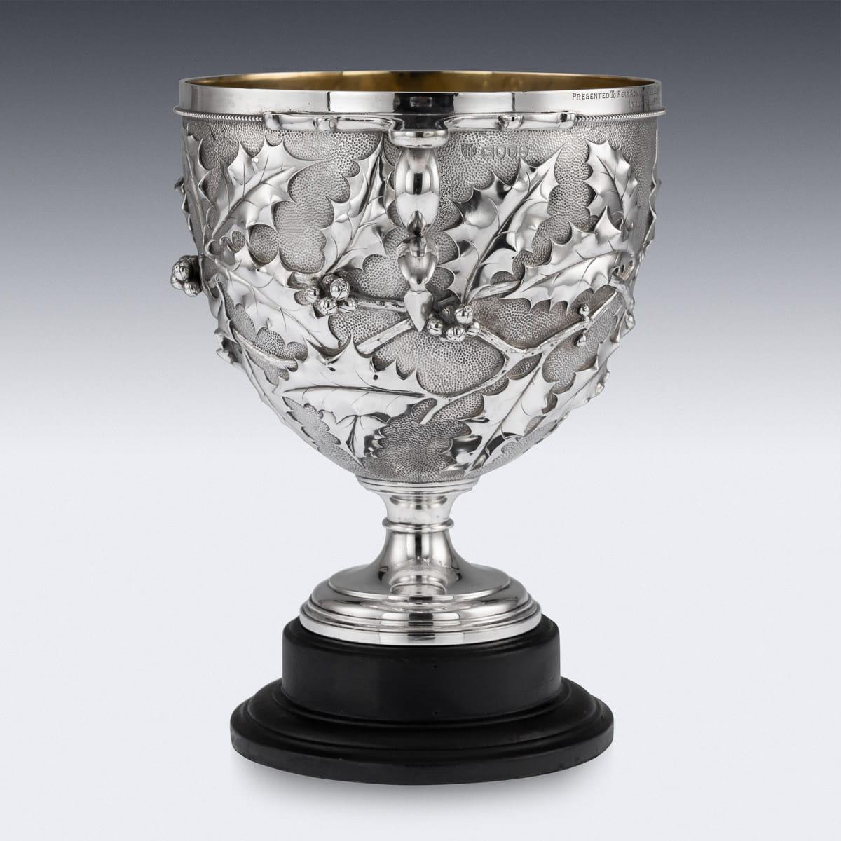 Victorian Solid Silver Skyphos Cup, Walter & John Barnard, circa 1880 In Good Condition In Royal Tunbridge Wells, Kent