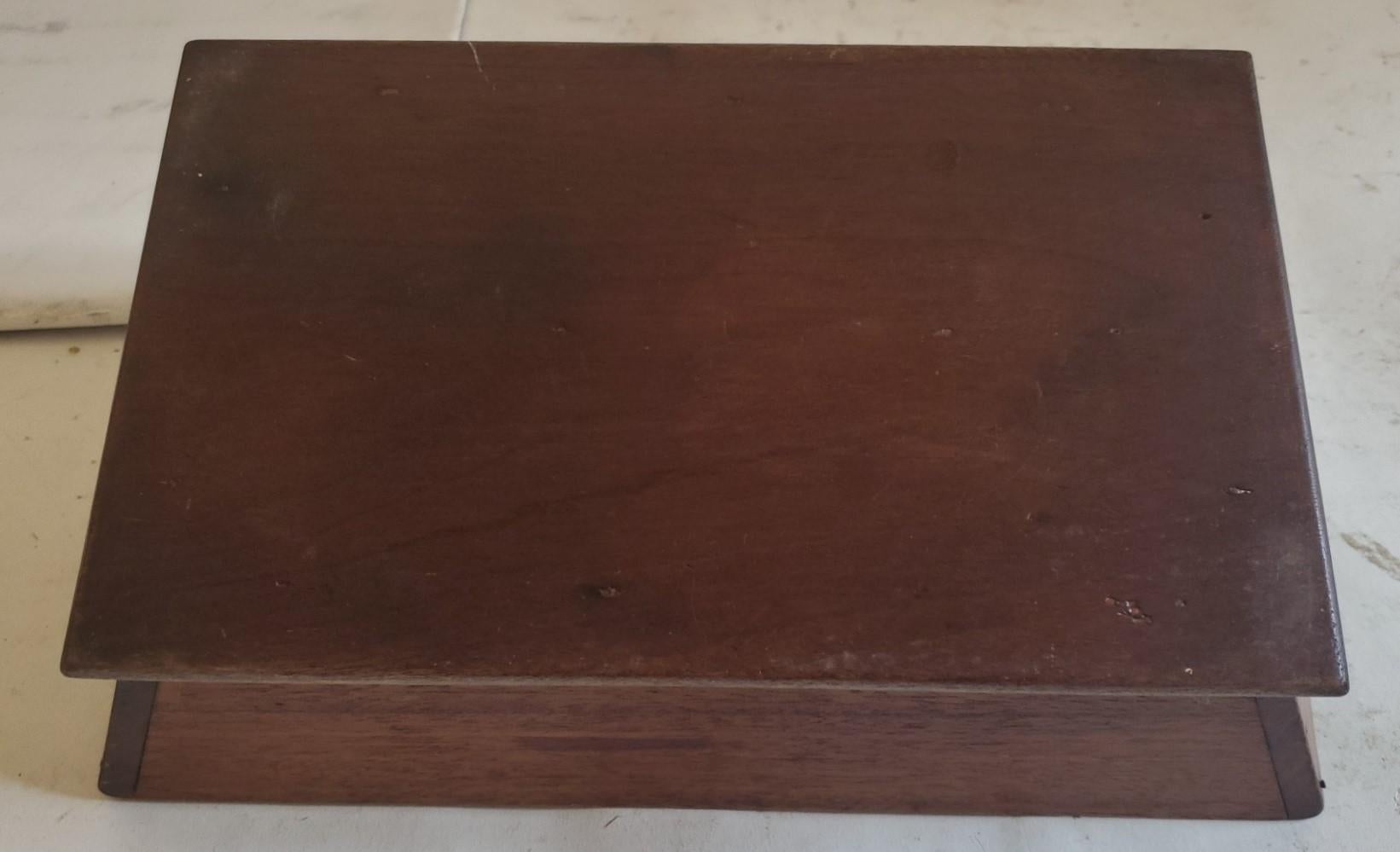 19th Century Walnut Cutlery Box In Good Condition For Sale In Los Angeles, CA