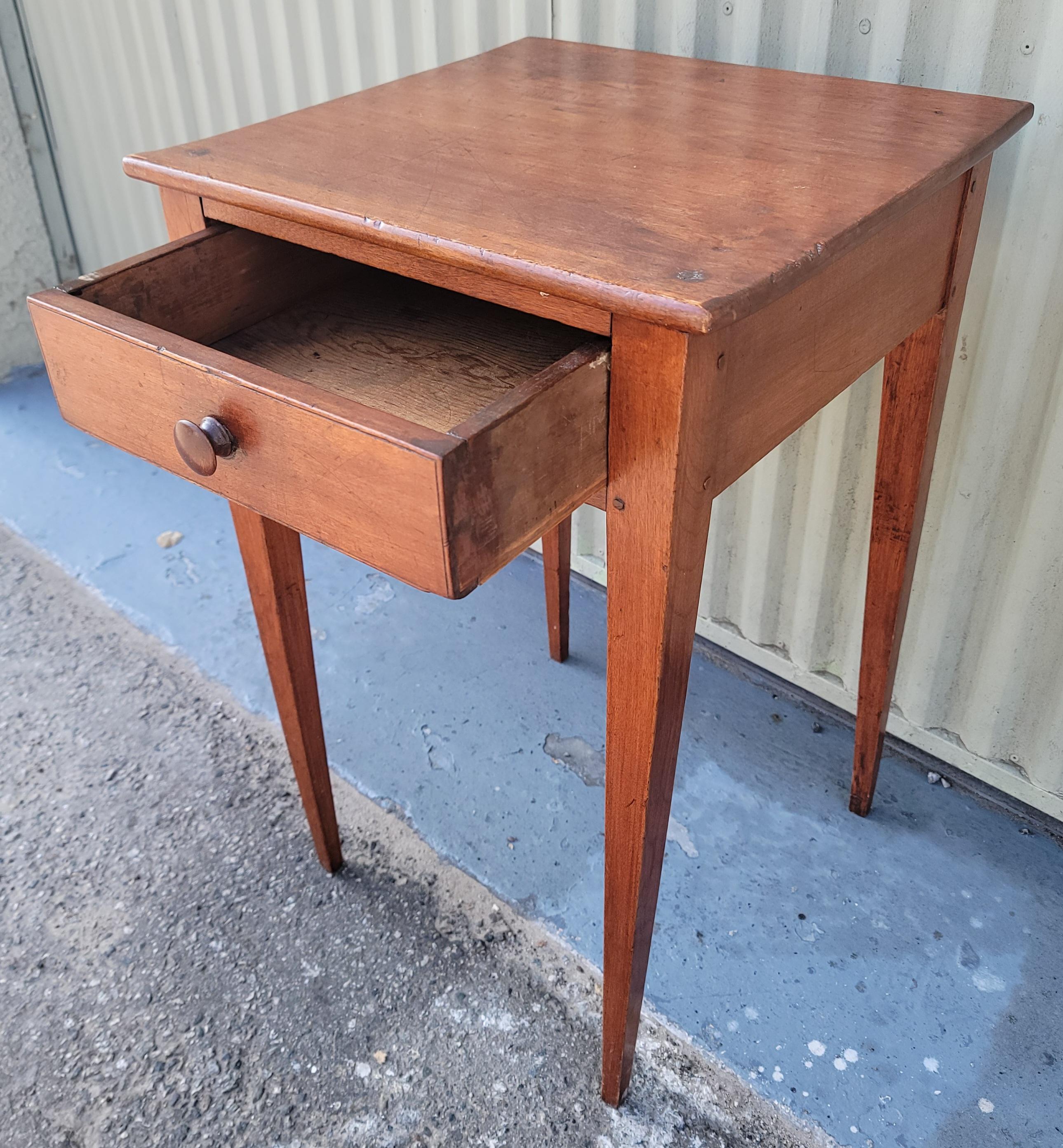 19Thc Original walnut patina and great surface one drawer stand.The condition is very good and sturdy. Construction is early cut nails & wood pegs with a dovetailed drawer.