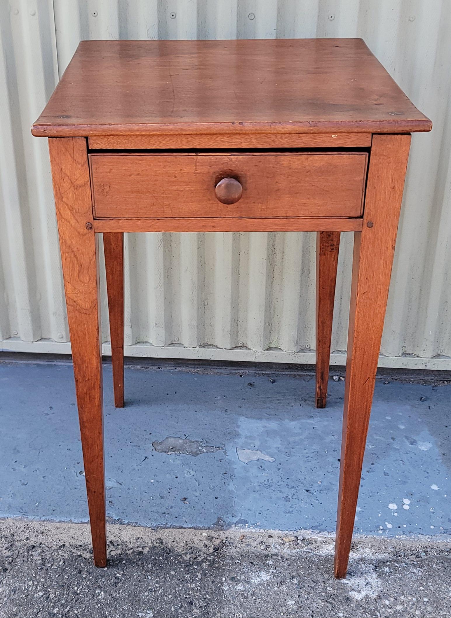 19Thc Walnut One Drawer Stand From Pennsylvania In Good Condition For Sale In Los Angeles, CA