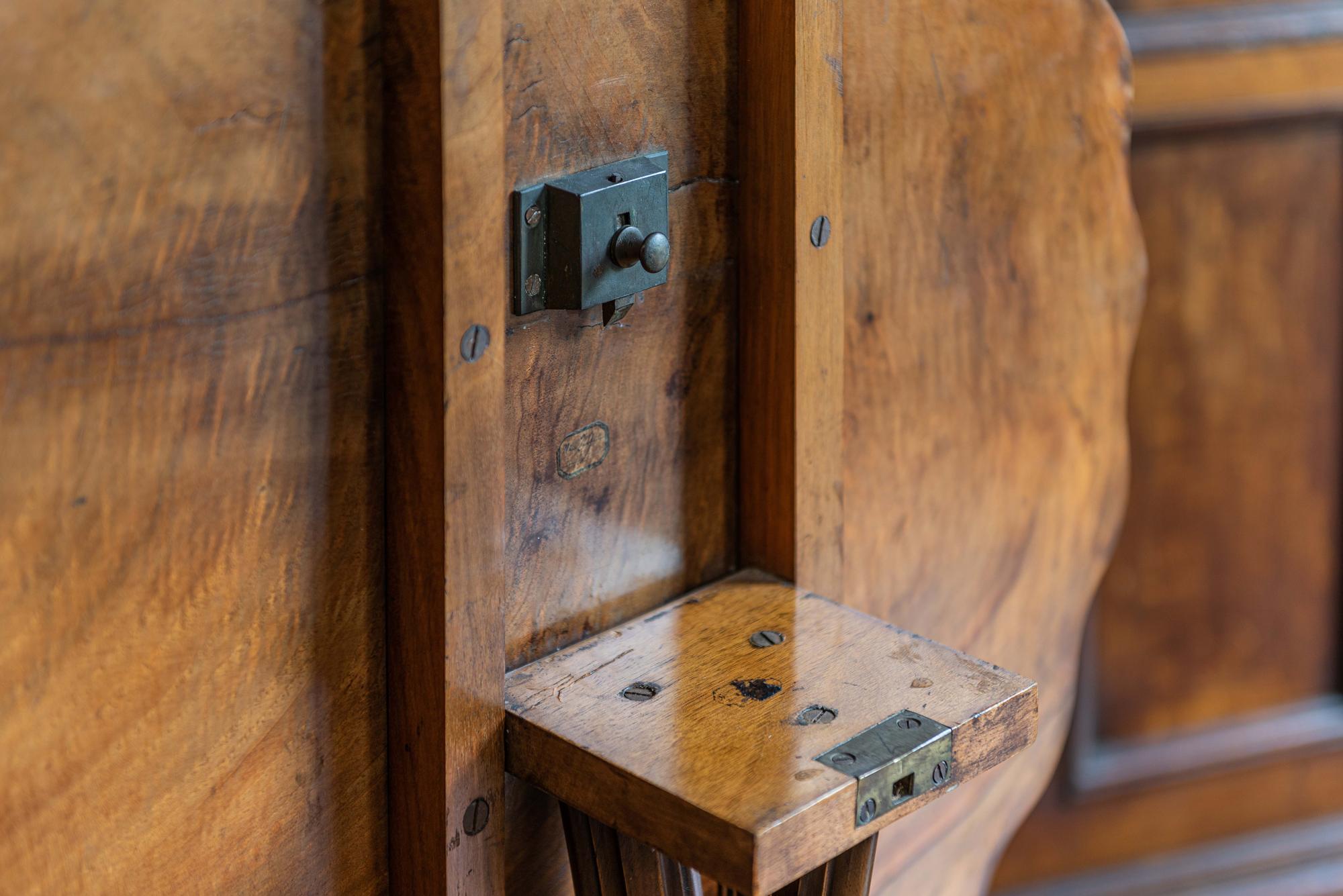 19th Century Walnut Tilt-Top Centre Table 6