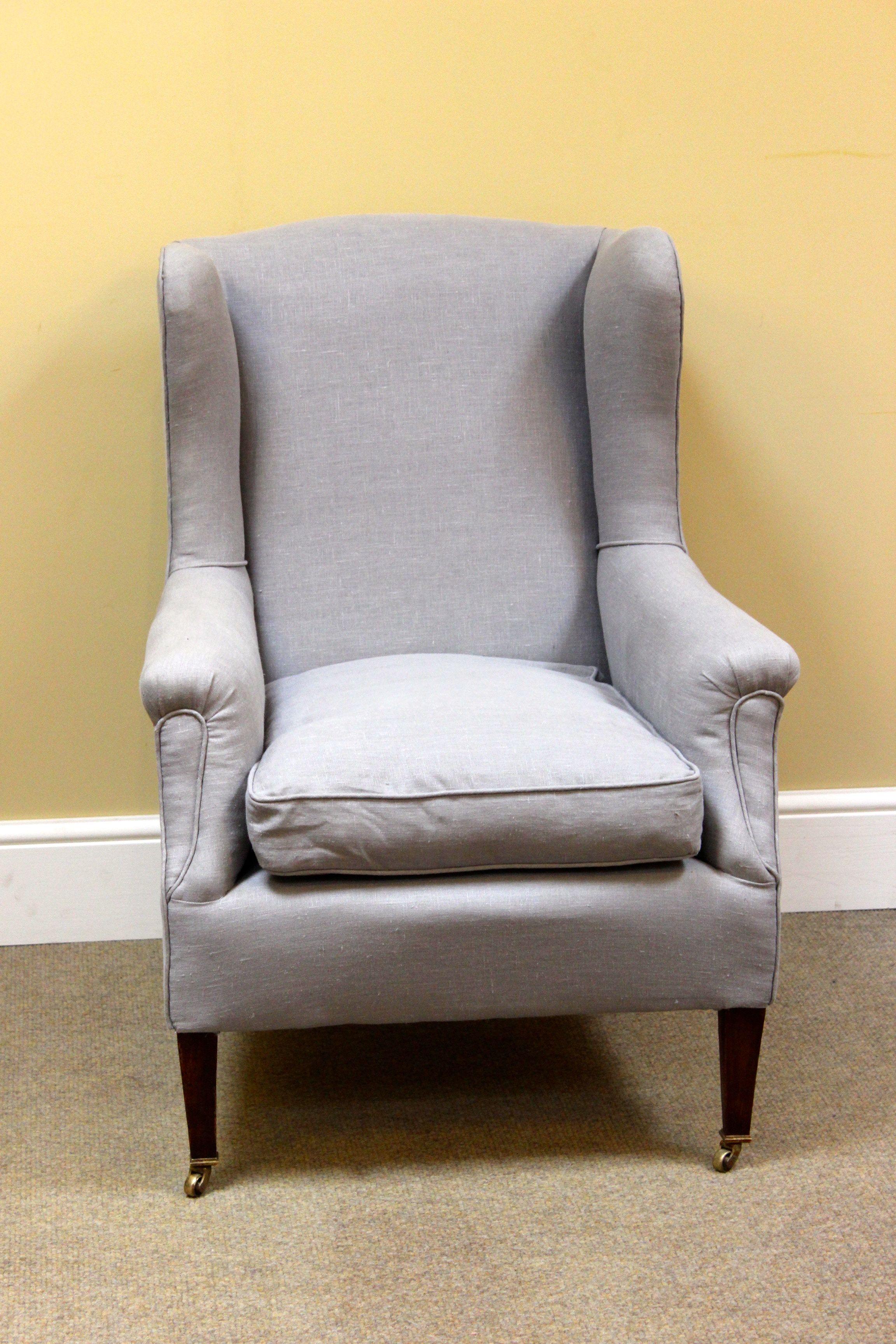 19e siècle. Fauteuil à oreilles en noyer
Pieds coniques carrés en laiton.
Colliers et roulettes
