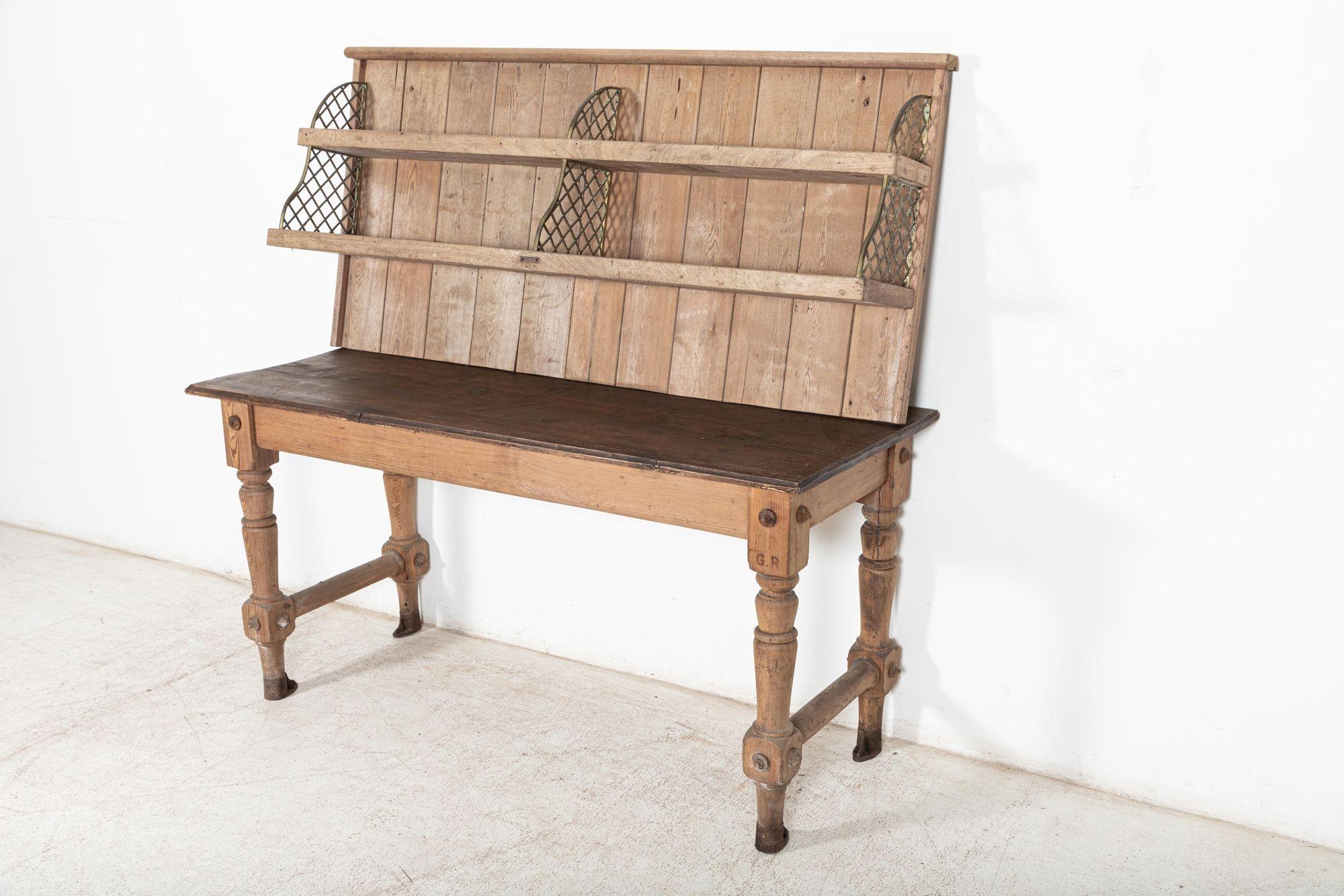 Comptoir de triage /table de bureau de poste en pin gallois du 19ème siècle en vente 4