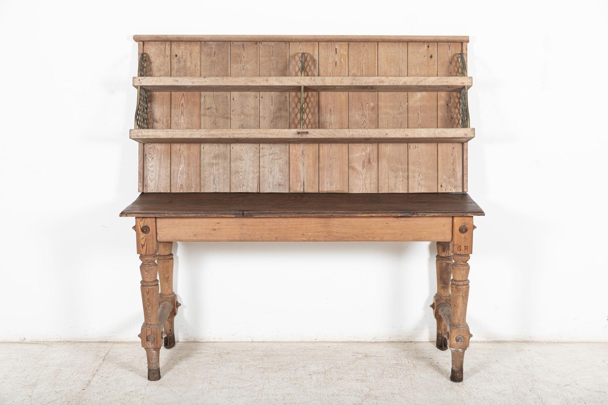 Comptoir de triage /table de bureau de poste en pin gallois du 19ème siècle en vente 2