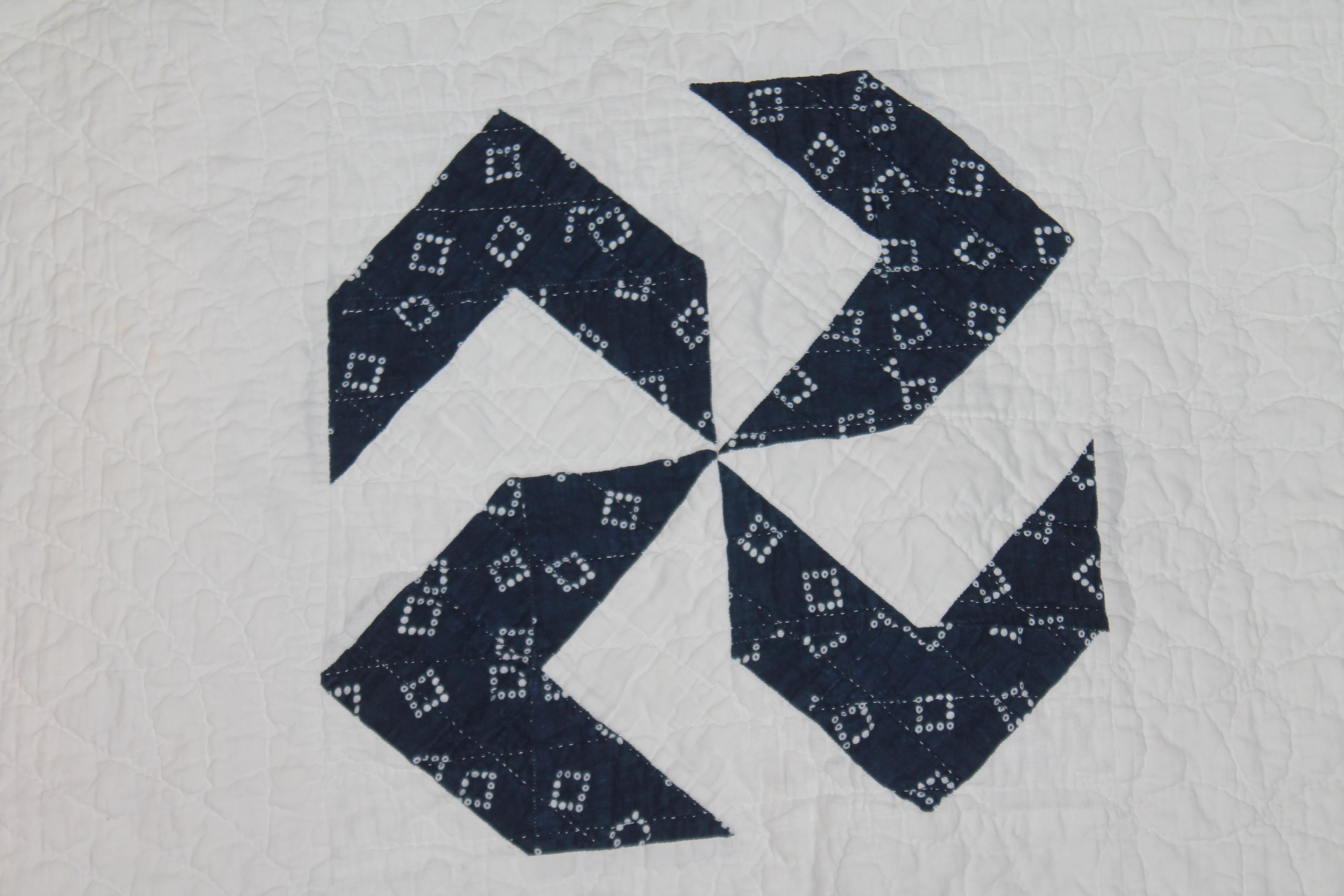 American 19Thc Whirling Logs Blue & White Quilt For Sale