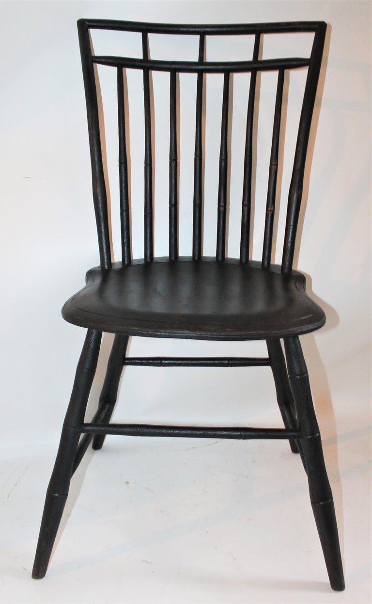 chaises Windsor du 19ème siècle en surface peinte en noir:: paire - En  vente sur 1stDibs