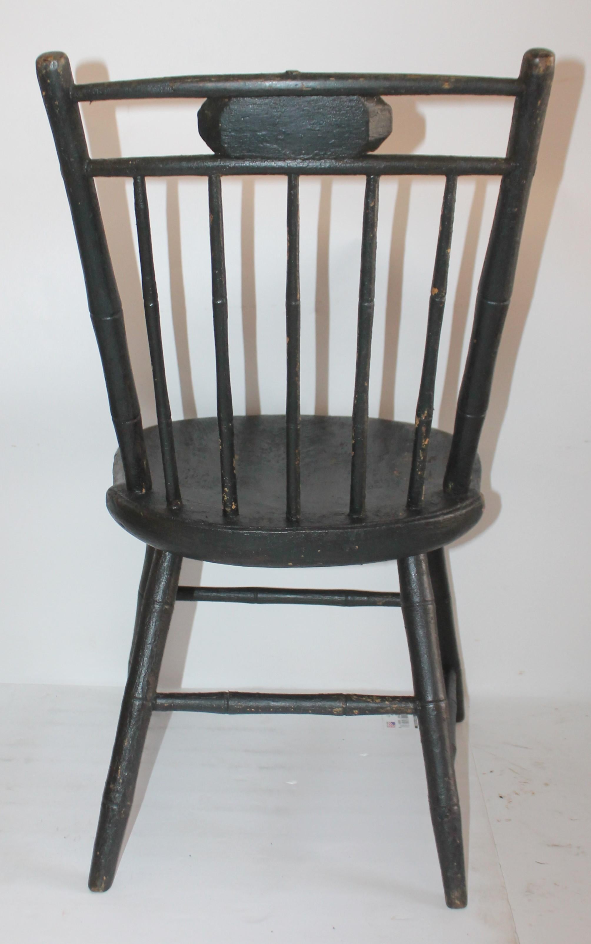 windsor-Kinderstühle des 19. Jahrhunderts:: schwarz lackierte Oberfläche:: Paar (Handgefertigt) im Angebot