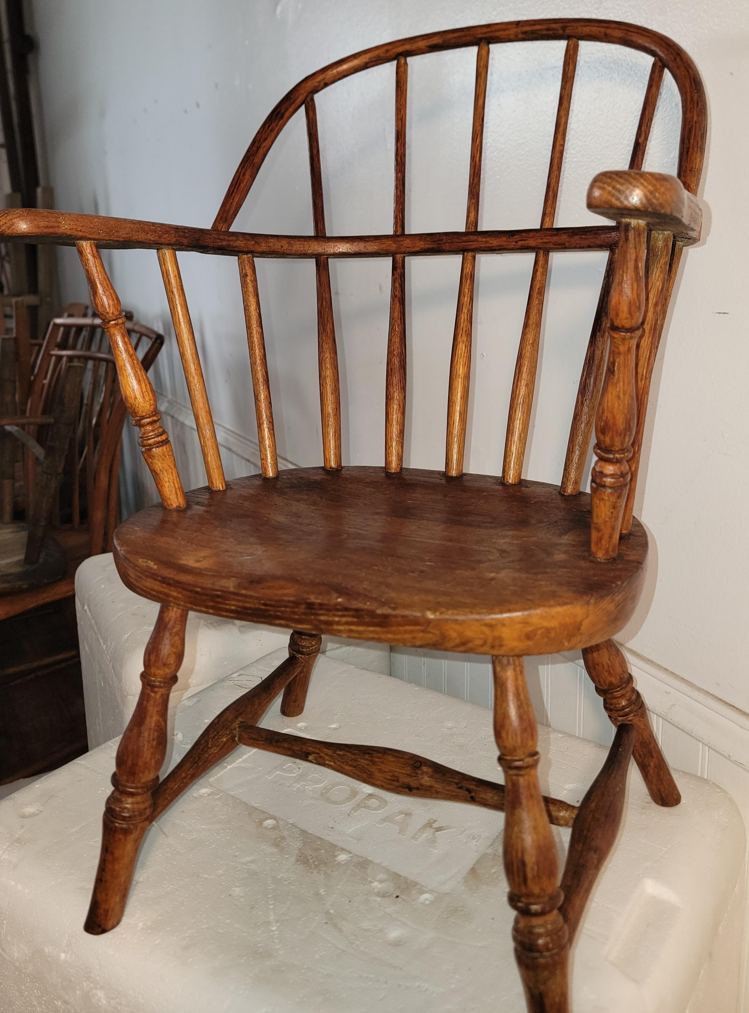 Fatto a mano Sedia Windsor Child & Child del XIX secolo in vendita