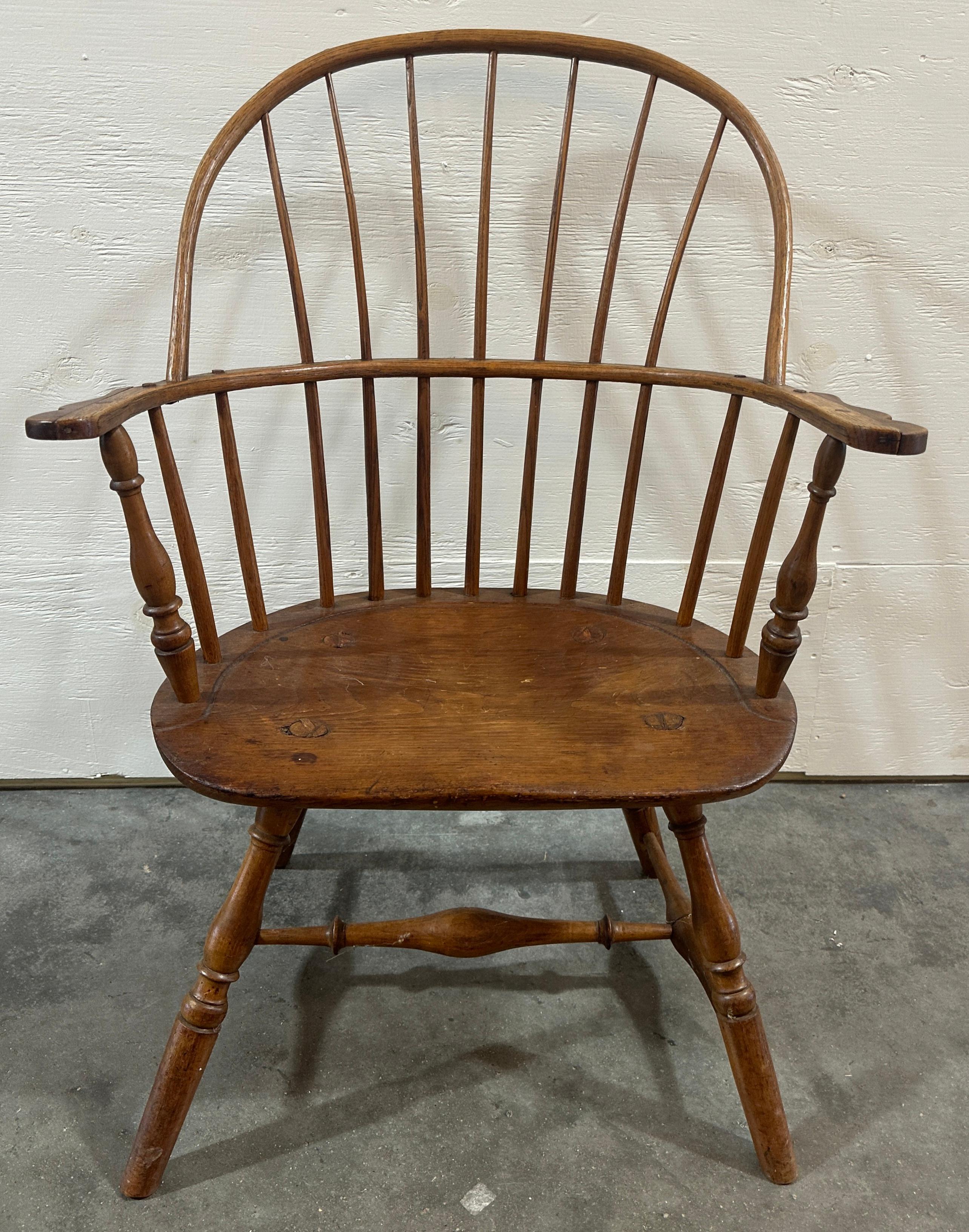 19Thc Sack back Windsor arm chair in fine condition.This chair has a wonderful aged patina.
