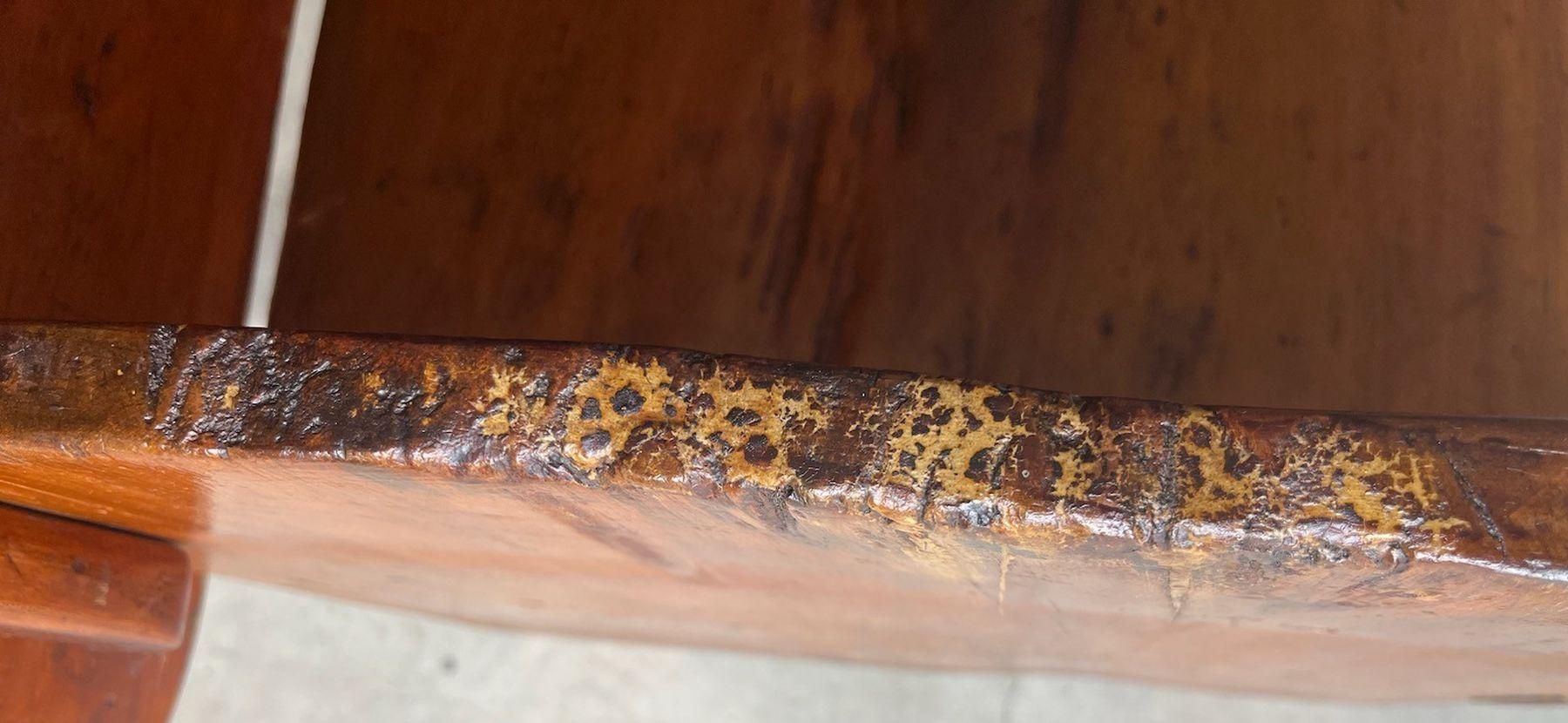 Américain Table de ferme/ table basse en bois à plateau surélevé du 19e siècle de la Nouvelle-Angleterre en vente