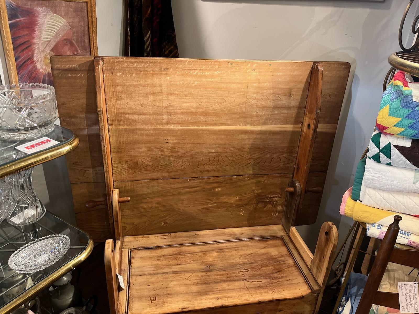 19thc Wooden Lift top Farm Table/ Coffee Table from New England In Good Condition For Sale In Los Angeles, CA