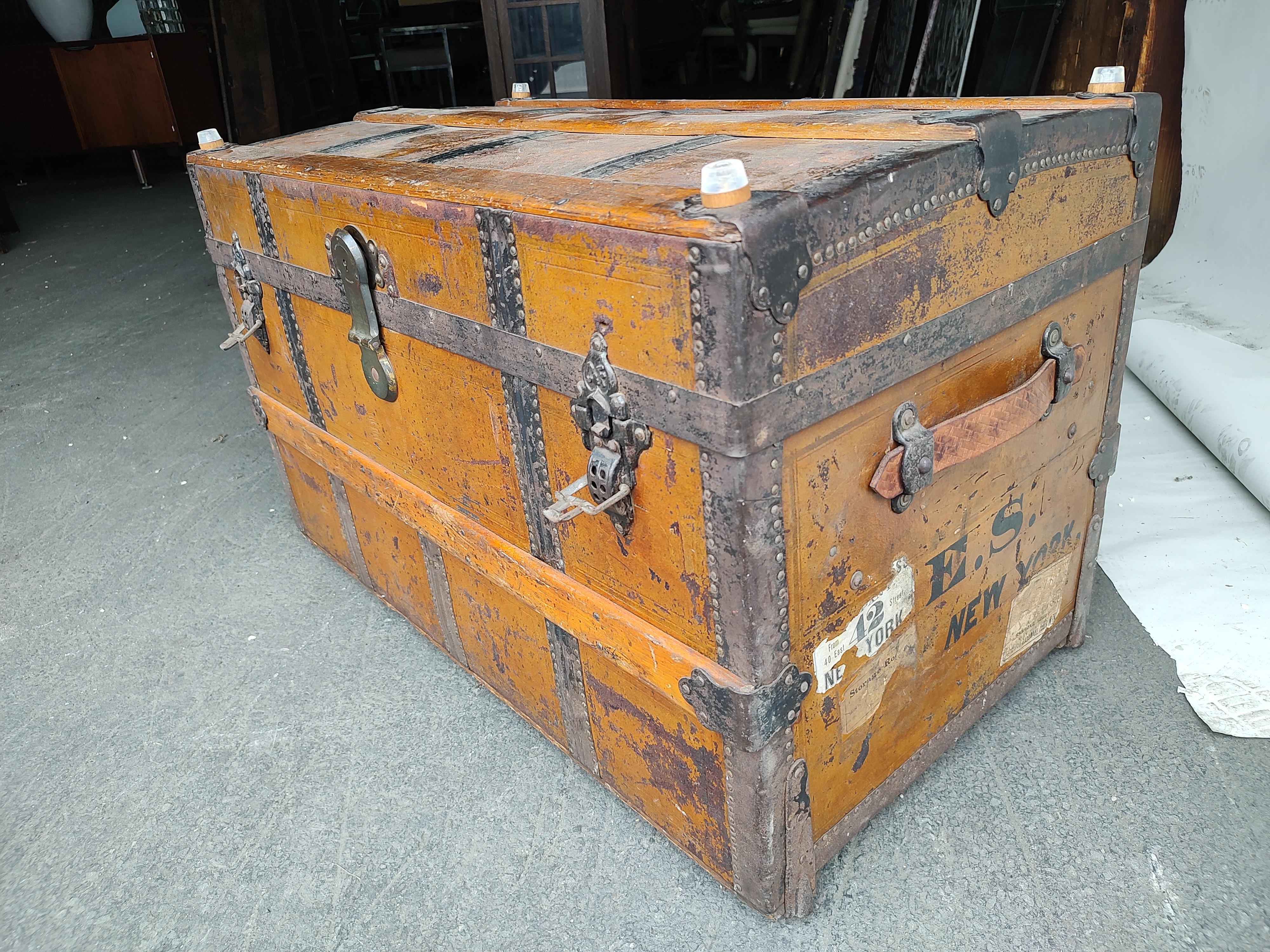 19thC Wooden Travel Trunk Storage & Cocktail Table Crouch & Fitzgerald New York For Sale 4