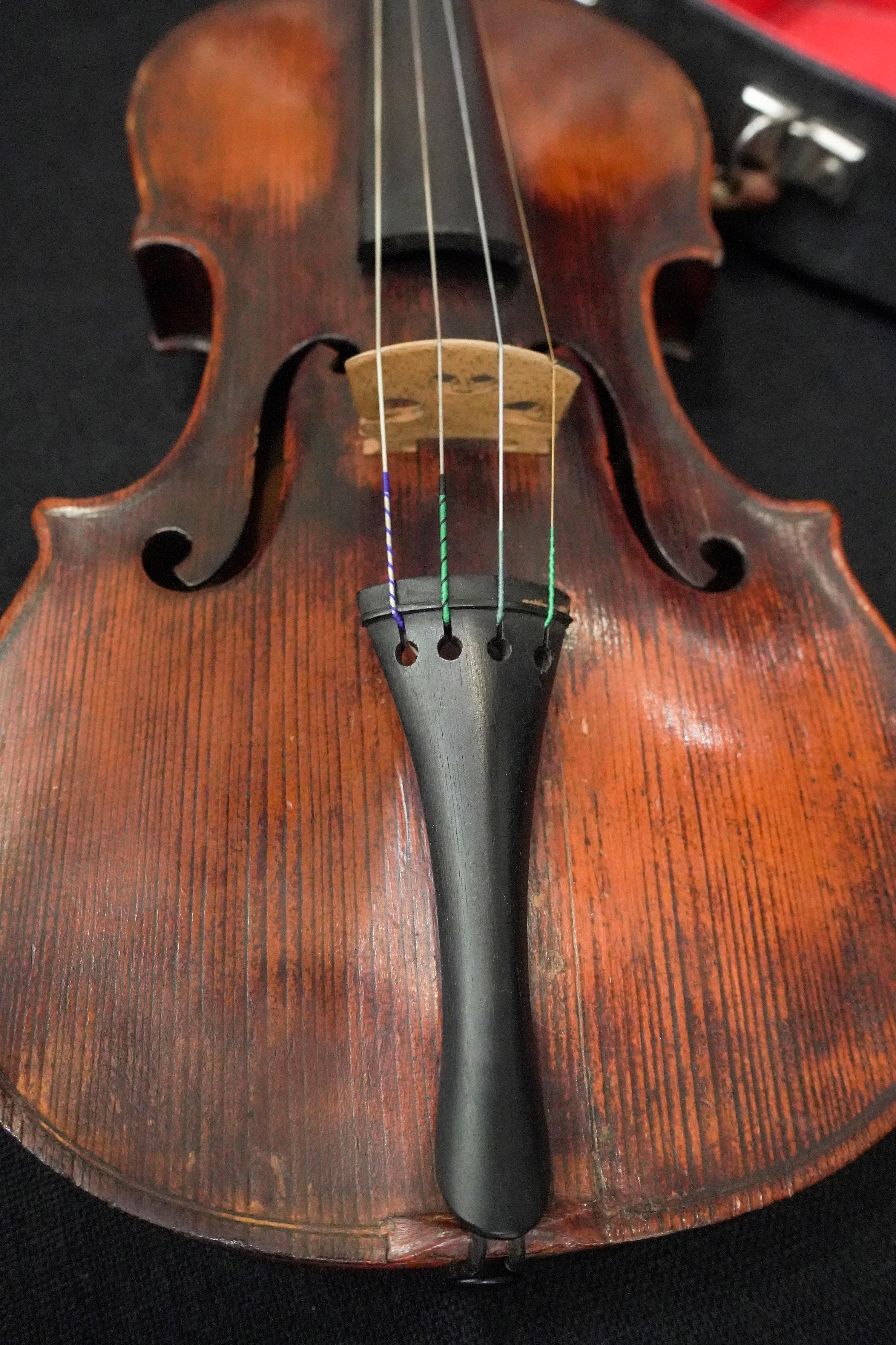 Mid-19th Century 19th Century Carlo Bergonzi Luthier Style Violin, with Label, circa 1860