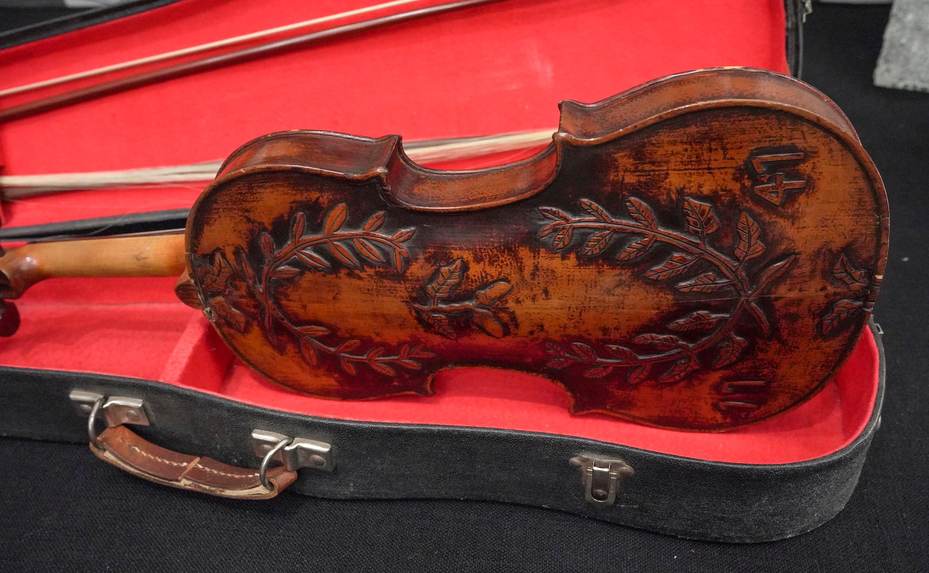 19th Century Carlo Bergonzi Luthier Style Violin, with Label, circa 1860 1