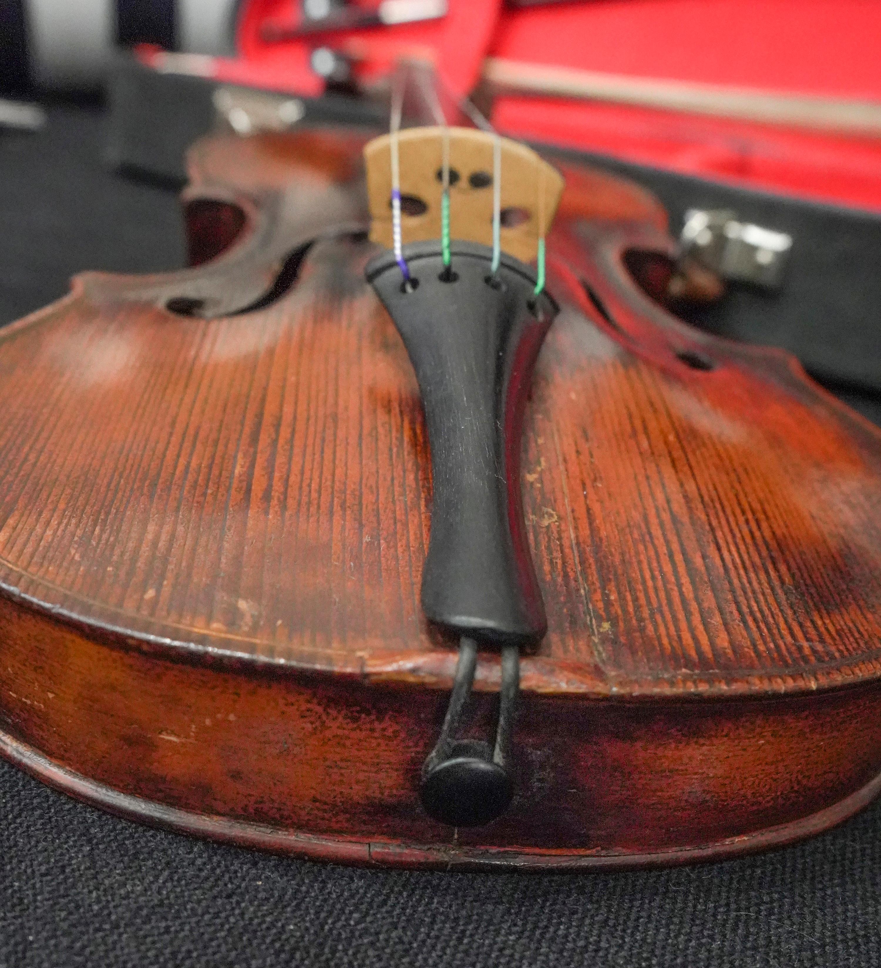 19th Century Carlo Bergonzi Luthier Style Violin, with Label, circa 1860 2