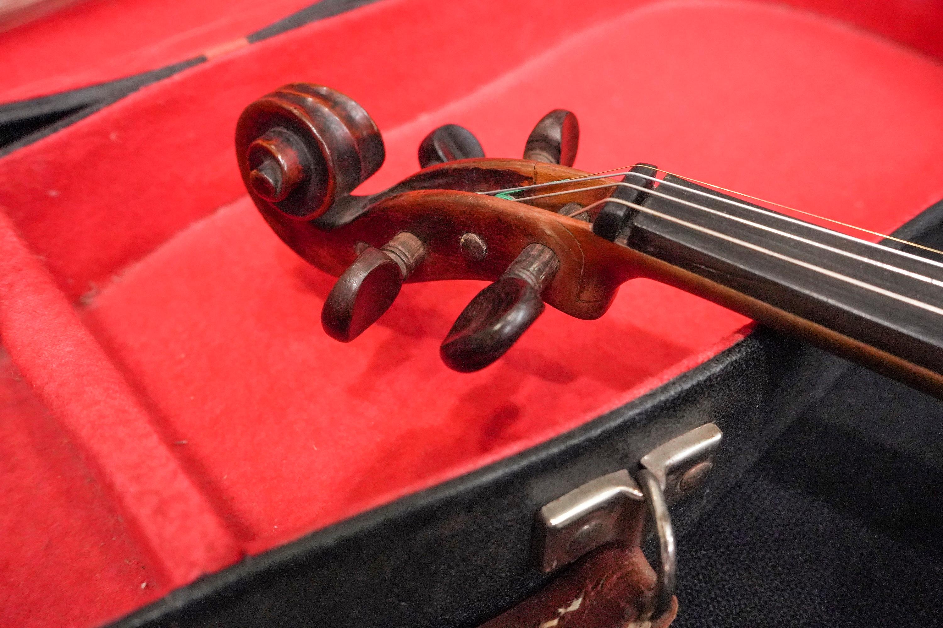 19th Century Carlo Bergonzi Luthier Style Violin, with Label, circa 1860 3
