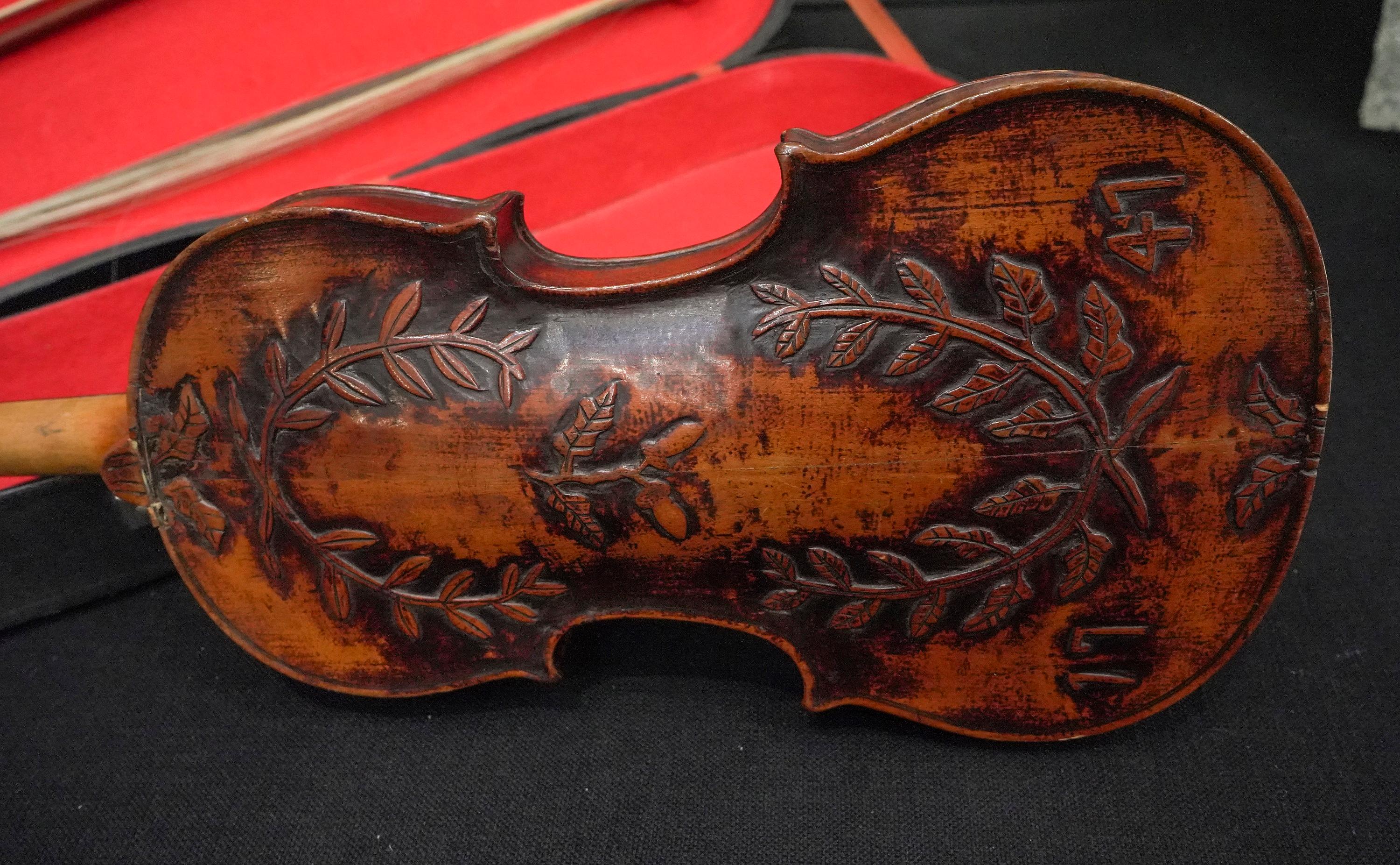 Carved 19th Century Carlo Bergonzi Luthier Style Violin, with Label, circa 1860