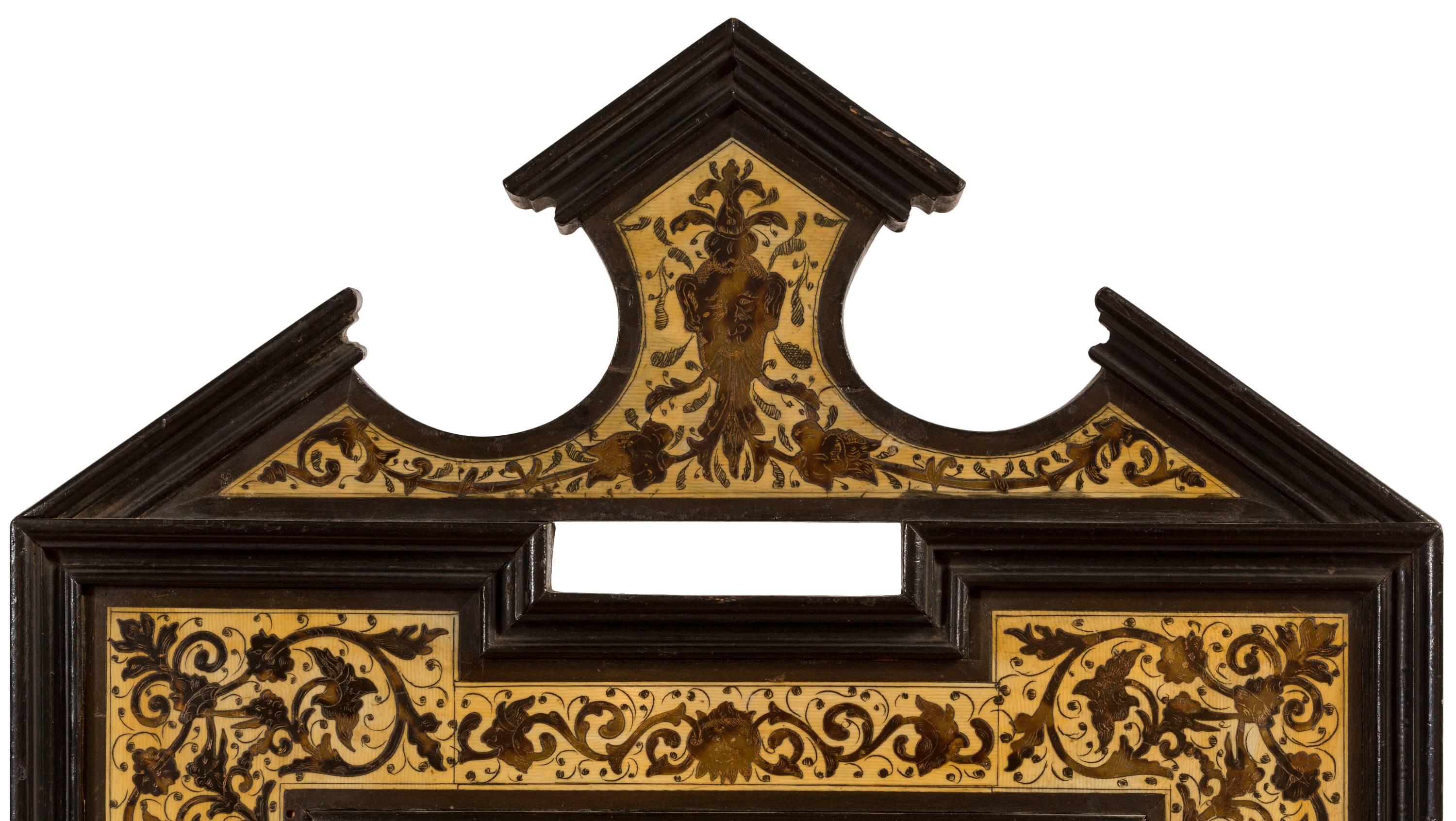 motif de marqueterie du Nouveau Monde Bargueño / Vargueño espagnol du 19ème siècle avec table 1