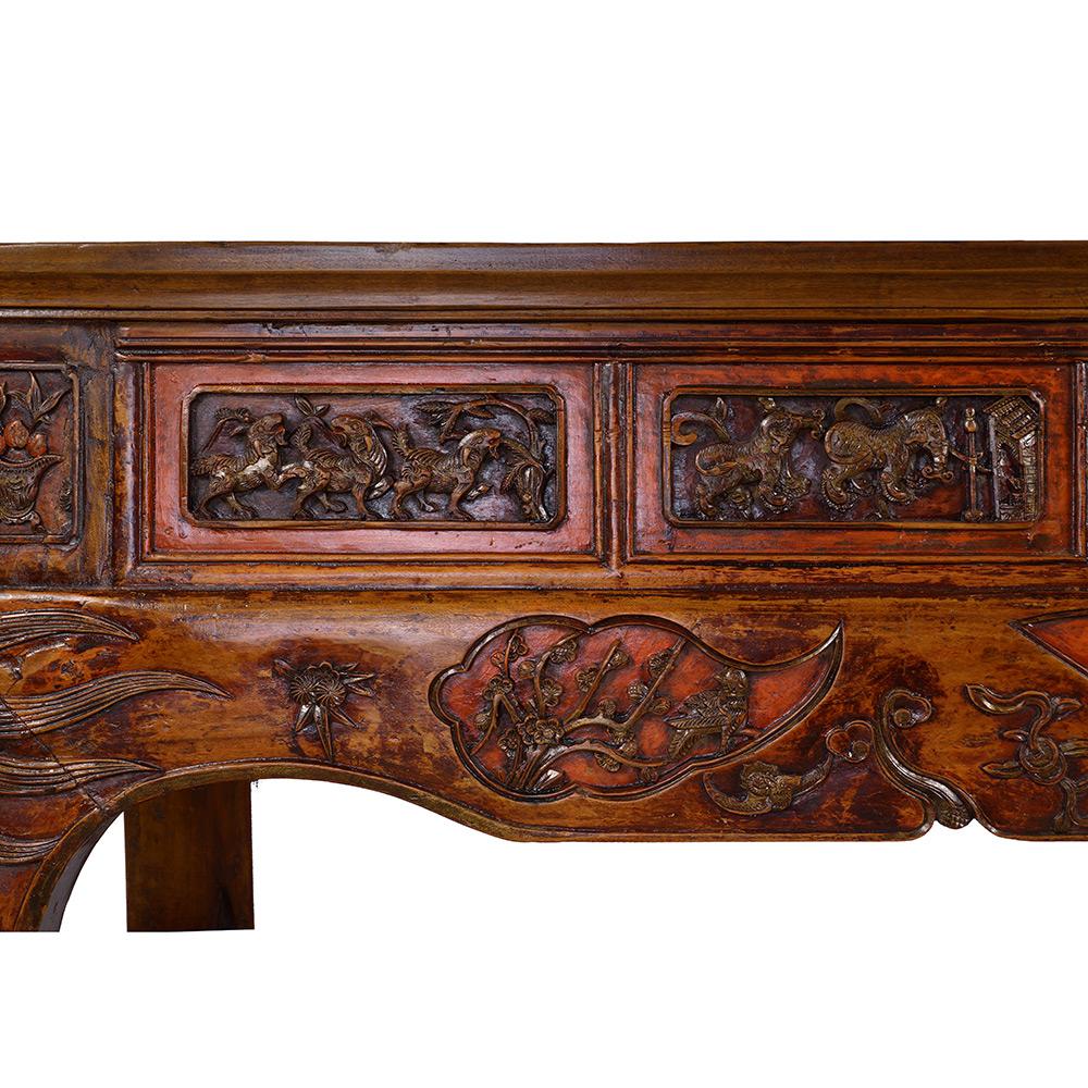 Table d'entrée/table d'entrée chinoise ancienne du 19ème siècle en laque rouge sculptée Bon état - En vente à Pomona, CA