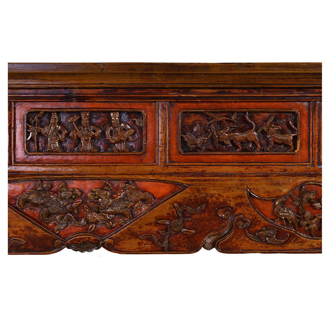 XIXe siècle Table d'entrée/table d'entrée chinoise ancienne du 19ème siècle en laque rouge sculptée en vente