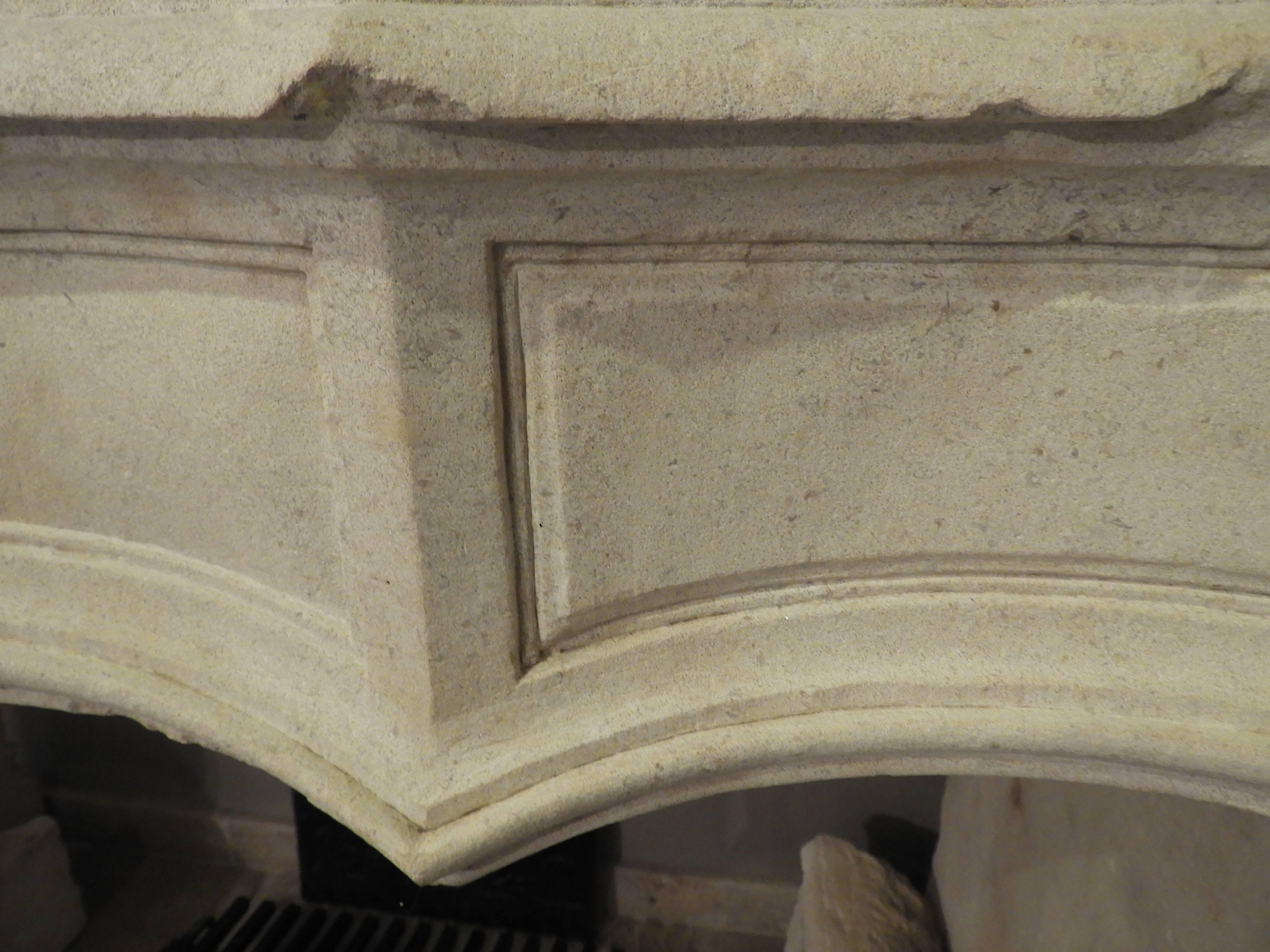 19the Century Hand-Carved Louis 15 Fireplace in Limestone For Sale 6