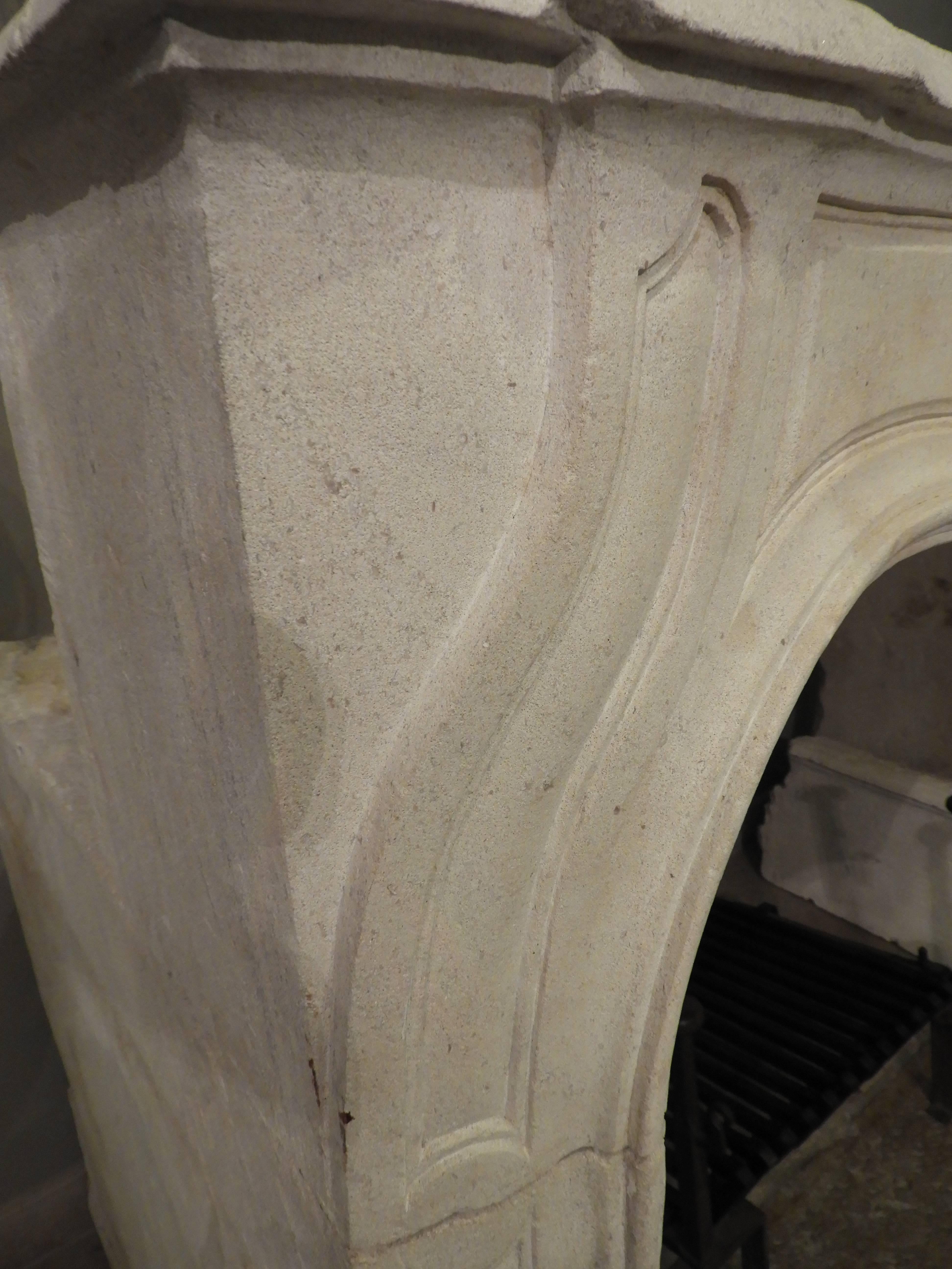 European 19the Century Hand-Carved Louis 15 Fireplace in Limestone For Sale