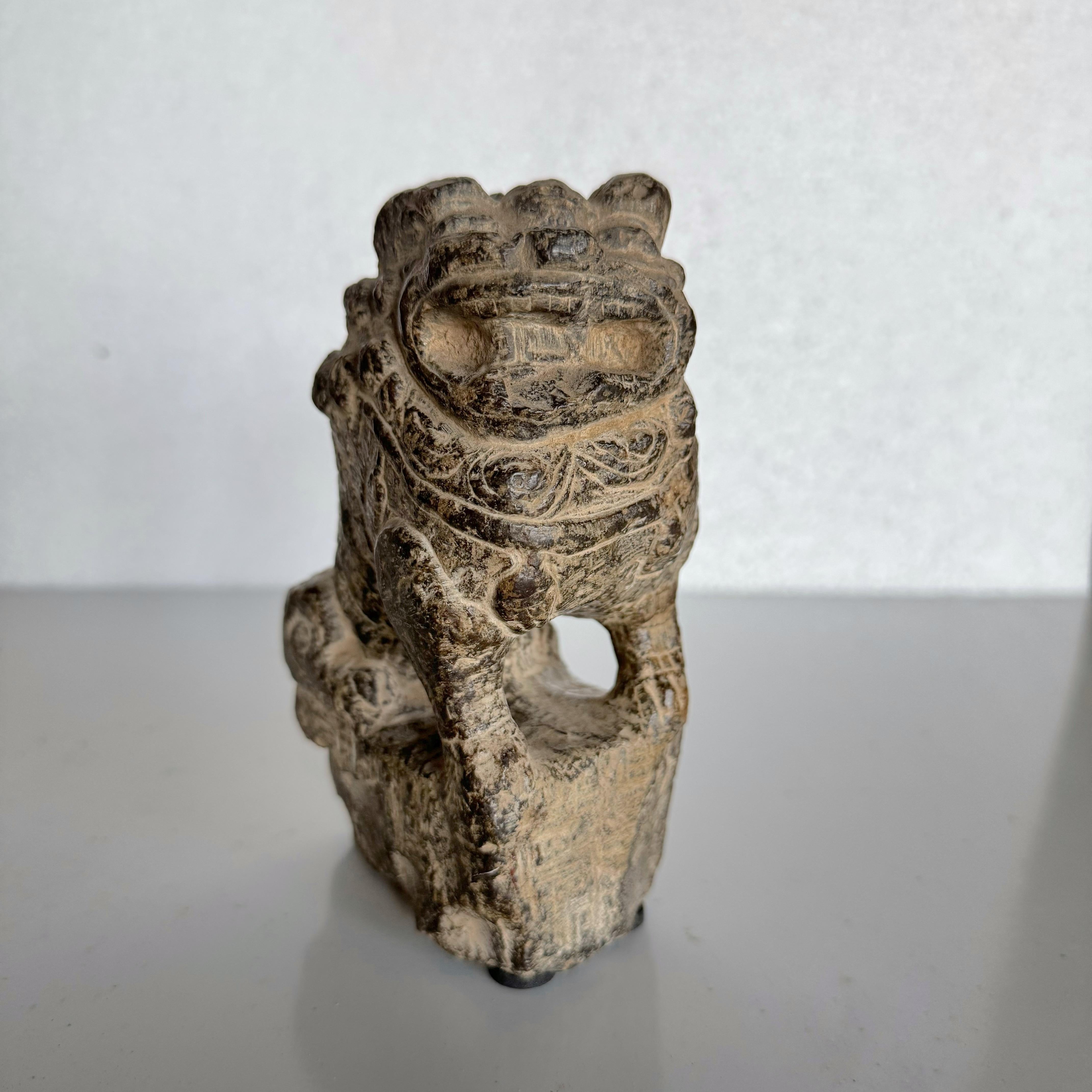 XVIIIe siècle 19the Century Stone Shanxi Lion