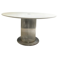 Modernité du milieu du XIXe siècle, table ronde Eclissi, par Claudio Salocchi, plateau en bois blanc