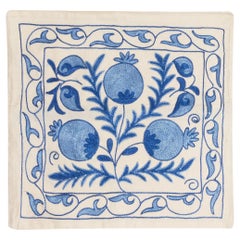 Cuscino asiatico Suzani 19 "x19" in crema e azzurro, cuscino in pizzo fatto a mano