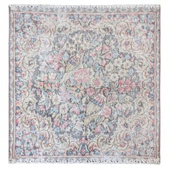 Tappeto quadrato annodato a mano in lana consumata, vecchio Kerman persiano colorato, 1'9"x1'9"