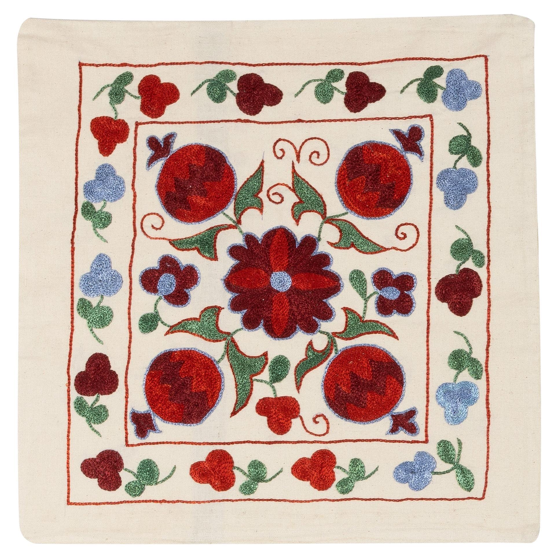 Copricuscino decorativo in seta ricamata Suzani dell'Uzbekistan 19 "x19