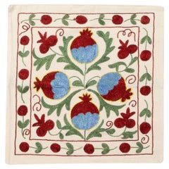 19. Zoll x 19 Zoll dekorative Suzani-Kissenbezug aus Seide mit Handstickerei aus Usbekistan