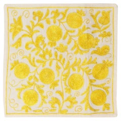 19 "x19" Gelber handgestickter Kissenbezug aus Baumwolle und Seide. Suzani-Kopfkissen