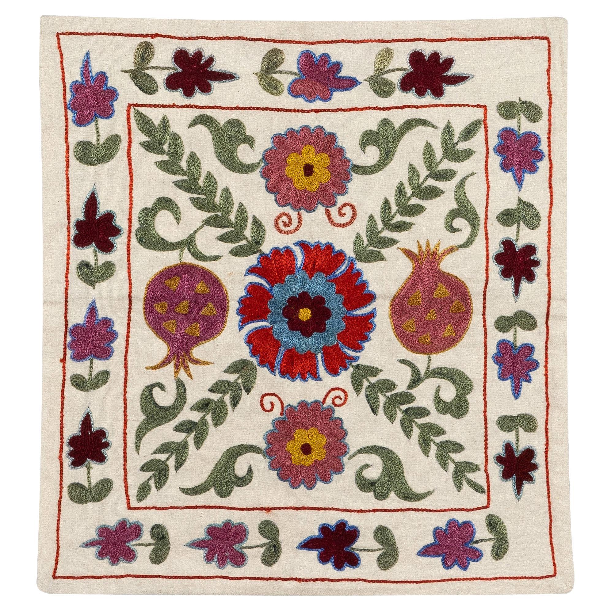 Coussin à motifs floraux brodés en soie colorée 19"x19", housse d'oreiller