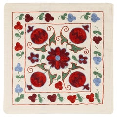 19 "x19" Housse de coussin Suzani à motif floral, Housse de coussin en soie brodée