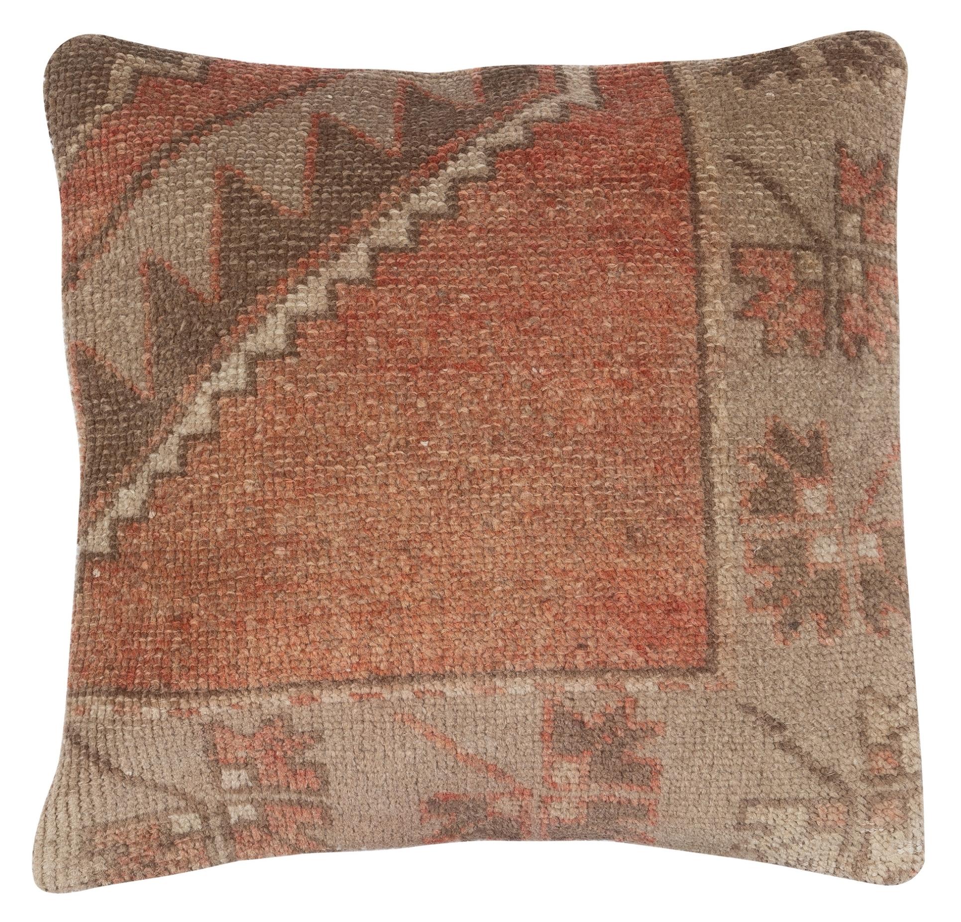 Bringen Sie Geschichte und Wärme in Ihr Zuhause mit diesem Set aus handgefertigten türkischen Wollteppichen und Kissenbezügen im Vintage-Stil. Dieses Paar Kissenbezüge wird sorgfältig aus authentischen handgeknüpften türkischen Teppichen