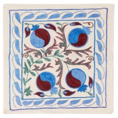 Couvercle de coussin Suzani en broderie de soie bleu clair, rouge bourgogne et crème 19"x19"