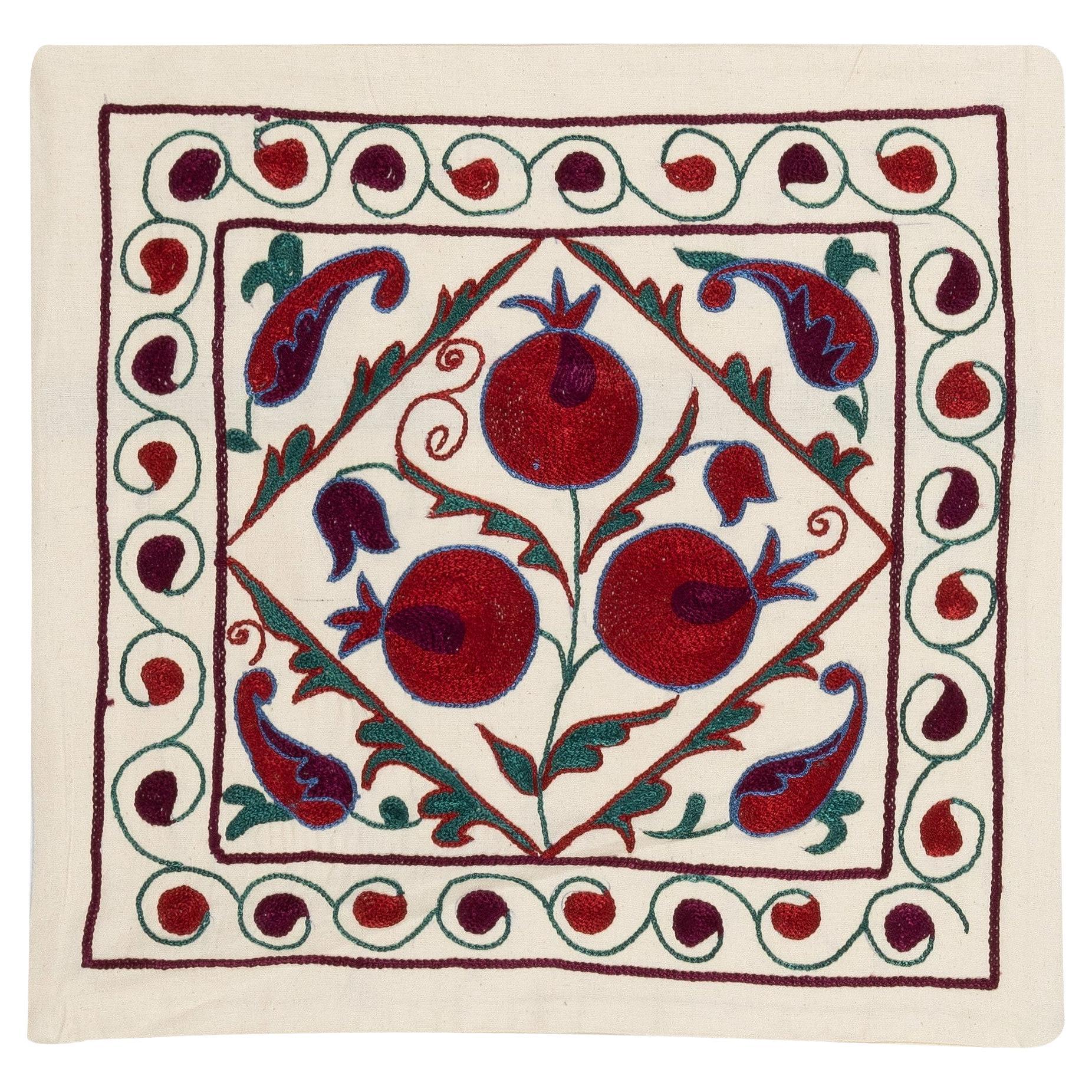Couvercle de coussin carré brodé Suzani en soie Asie centrale authentique en vente