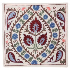 Revêtement de coussin carré en textile brodé Suzani de soie d'Ouzbékistan de 19"x19"