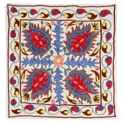 19. Zoll x 19 Zoll Traditionelle Seidenstickerei Kissenbezug, handgefertigtes Suzani-Spitzenkissen